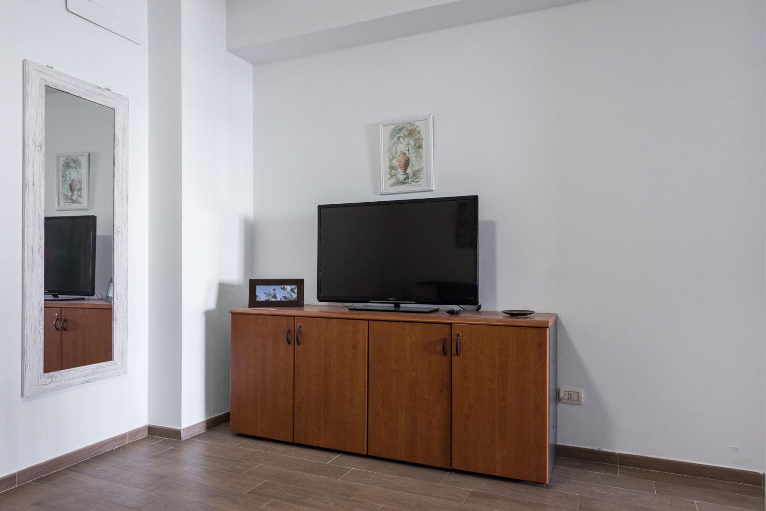 Studio Apartment photo 3