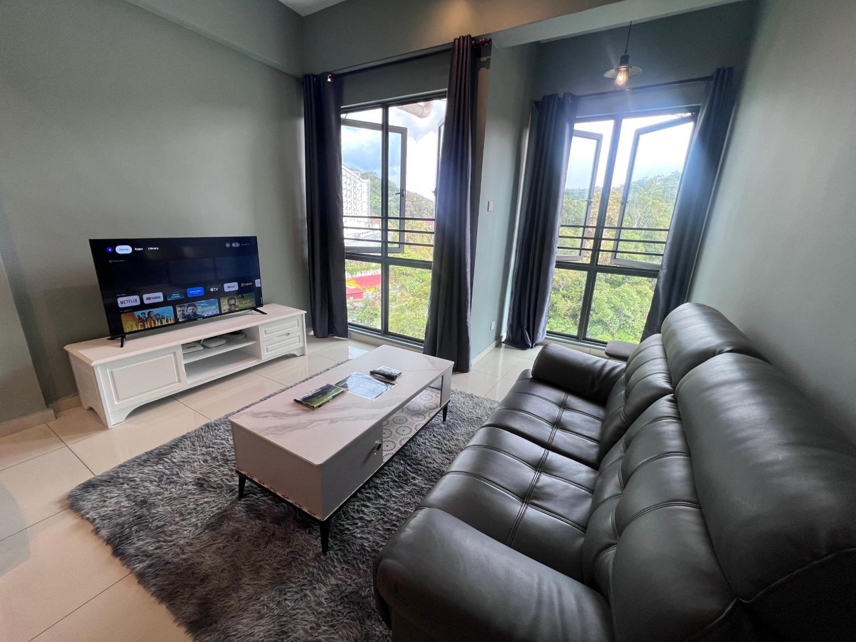 Two-Bedroom Apartment with Mountain View photo 2