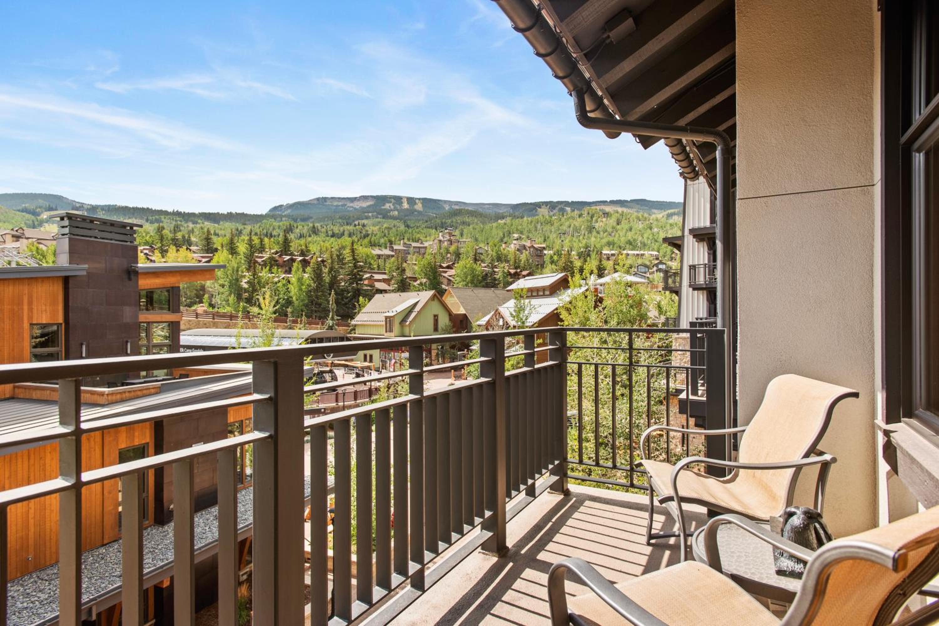 Apartment with Mountain View photo 3