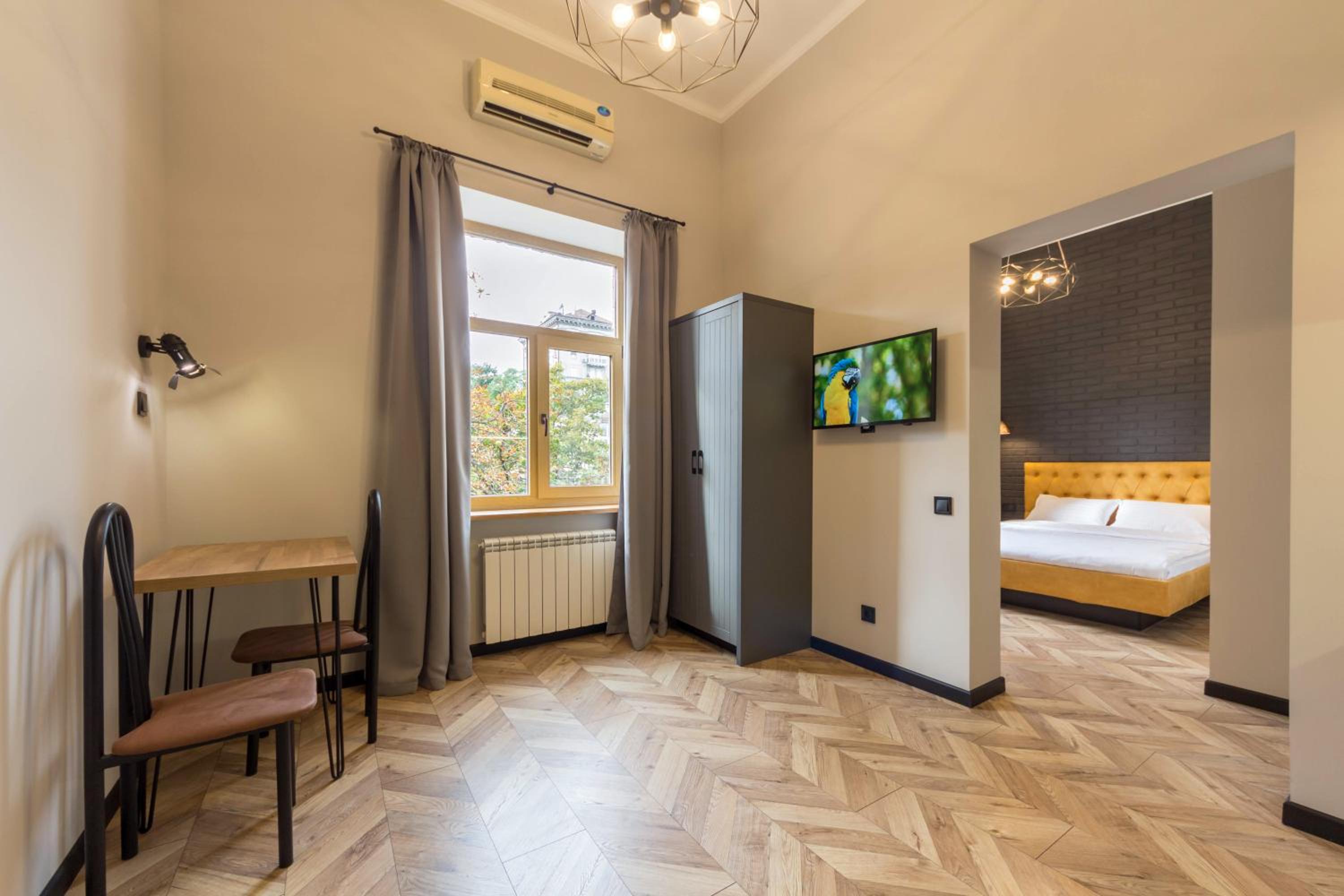 Suite Apartment - Prorizna, 10