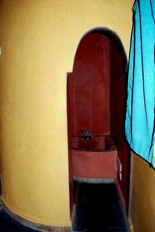 Budget Twin Room - Photo 4