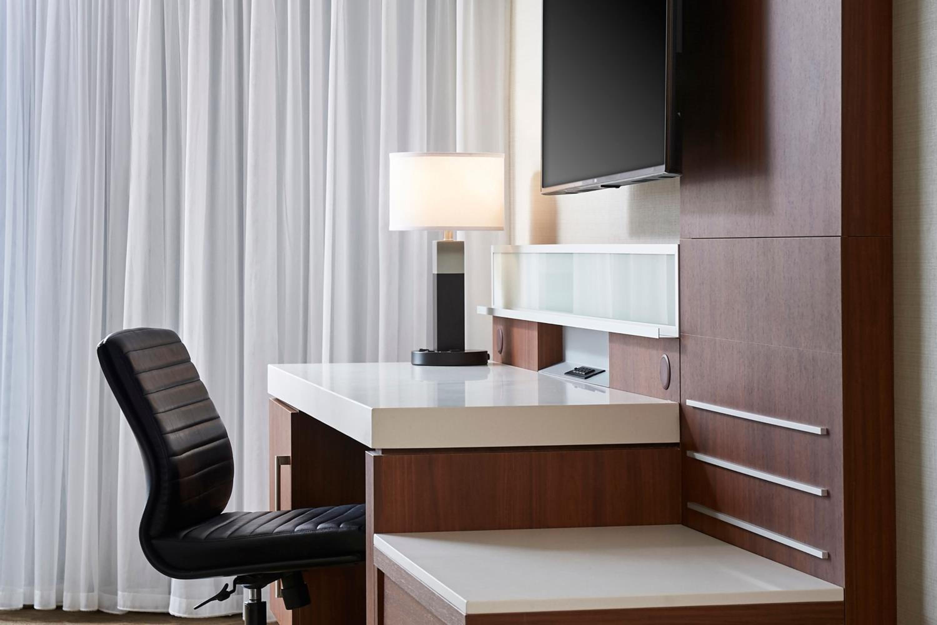 Deluxe King Bed - Photo 2