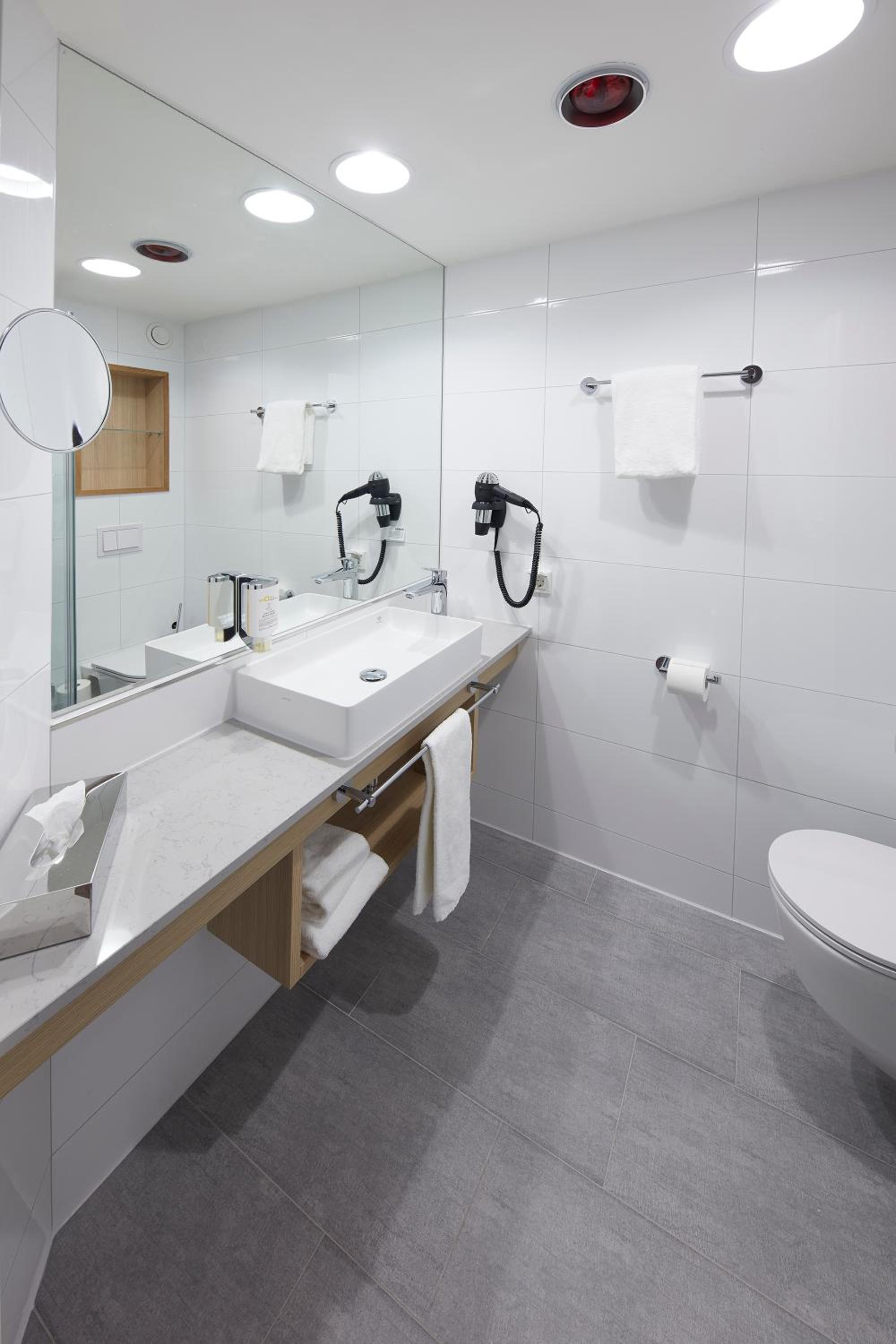 Business Twin Room - Photo 2
