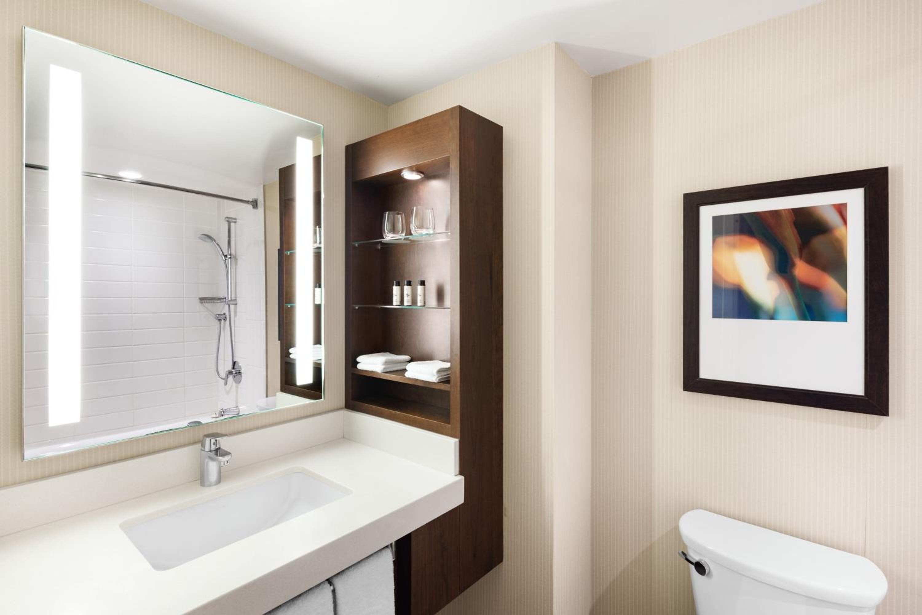 Kid Zone Room, Larger Guest room thumbnail 6