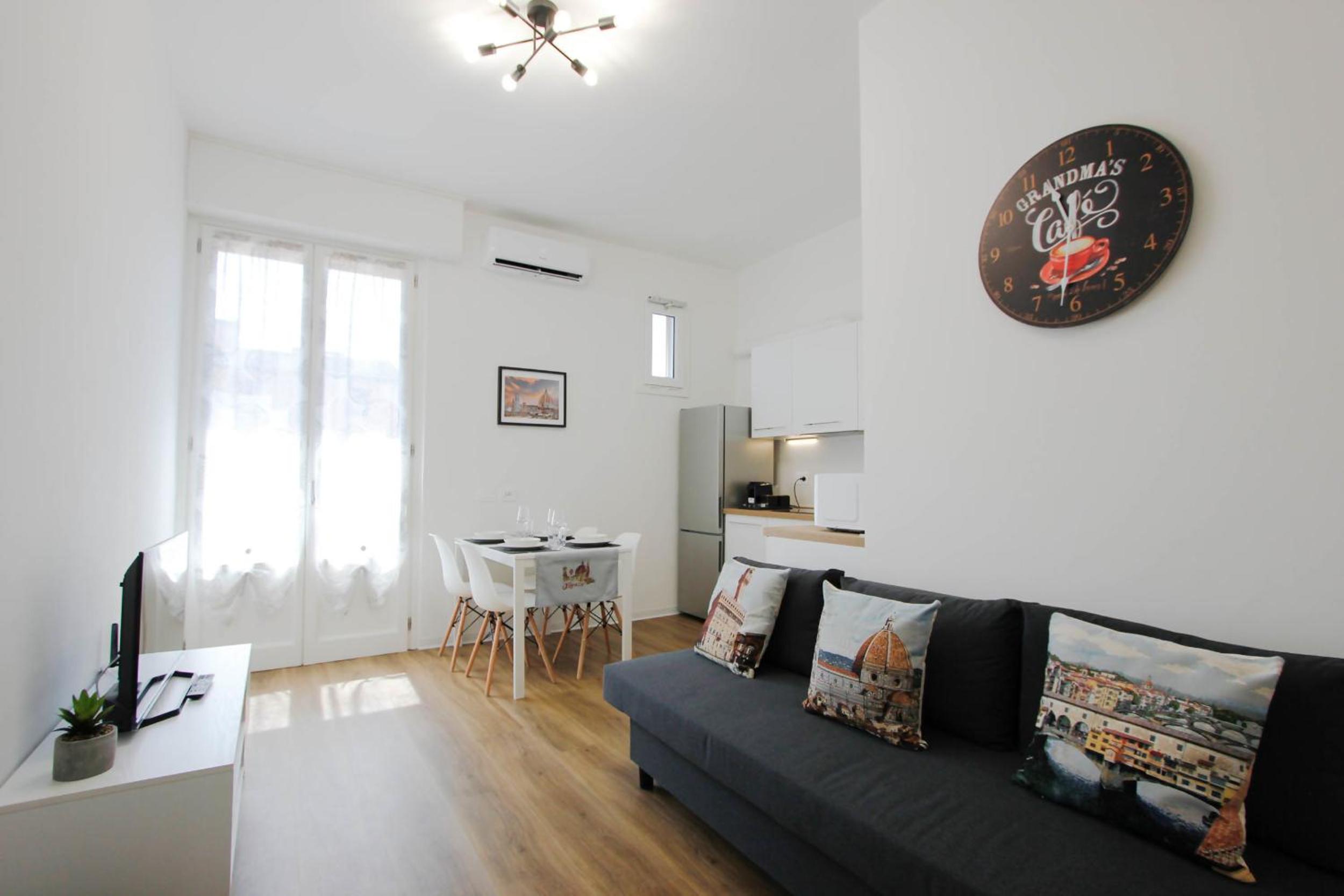 One-Bedroom Apartment photo 1