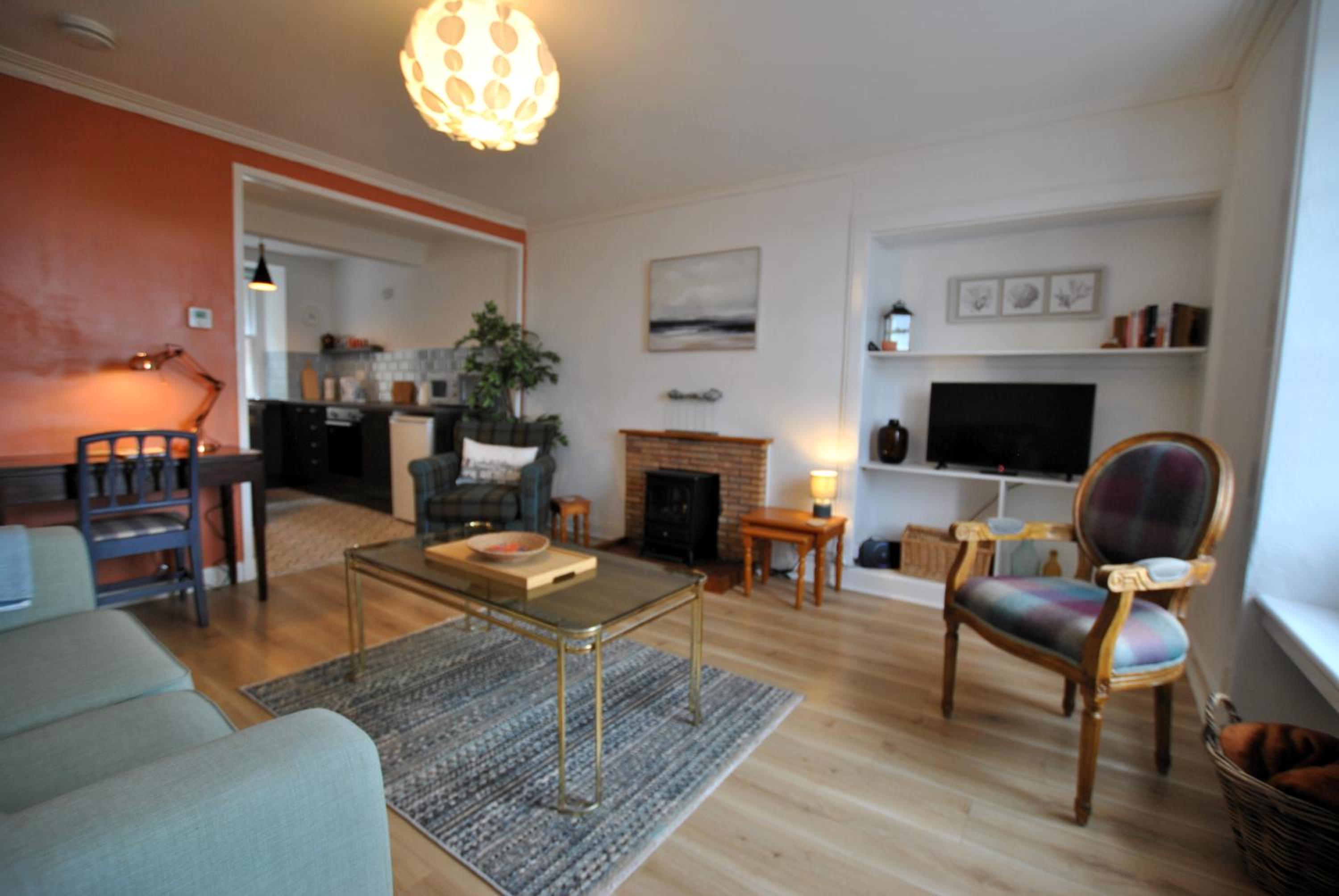 One-Bedroom Apartment photo 1