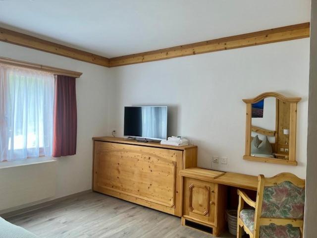 Comfort Double Room with Extra Bed photo 2