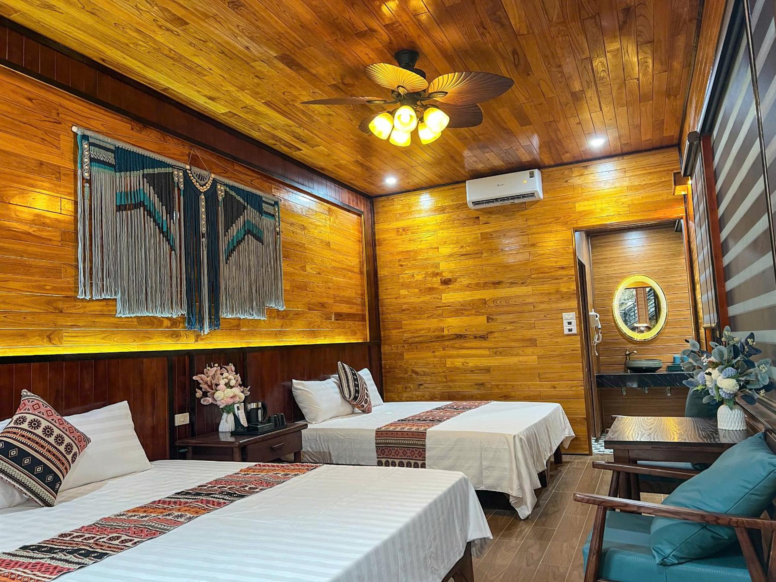 Quadruple Room with Mountain View photo 3
