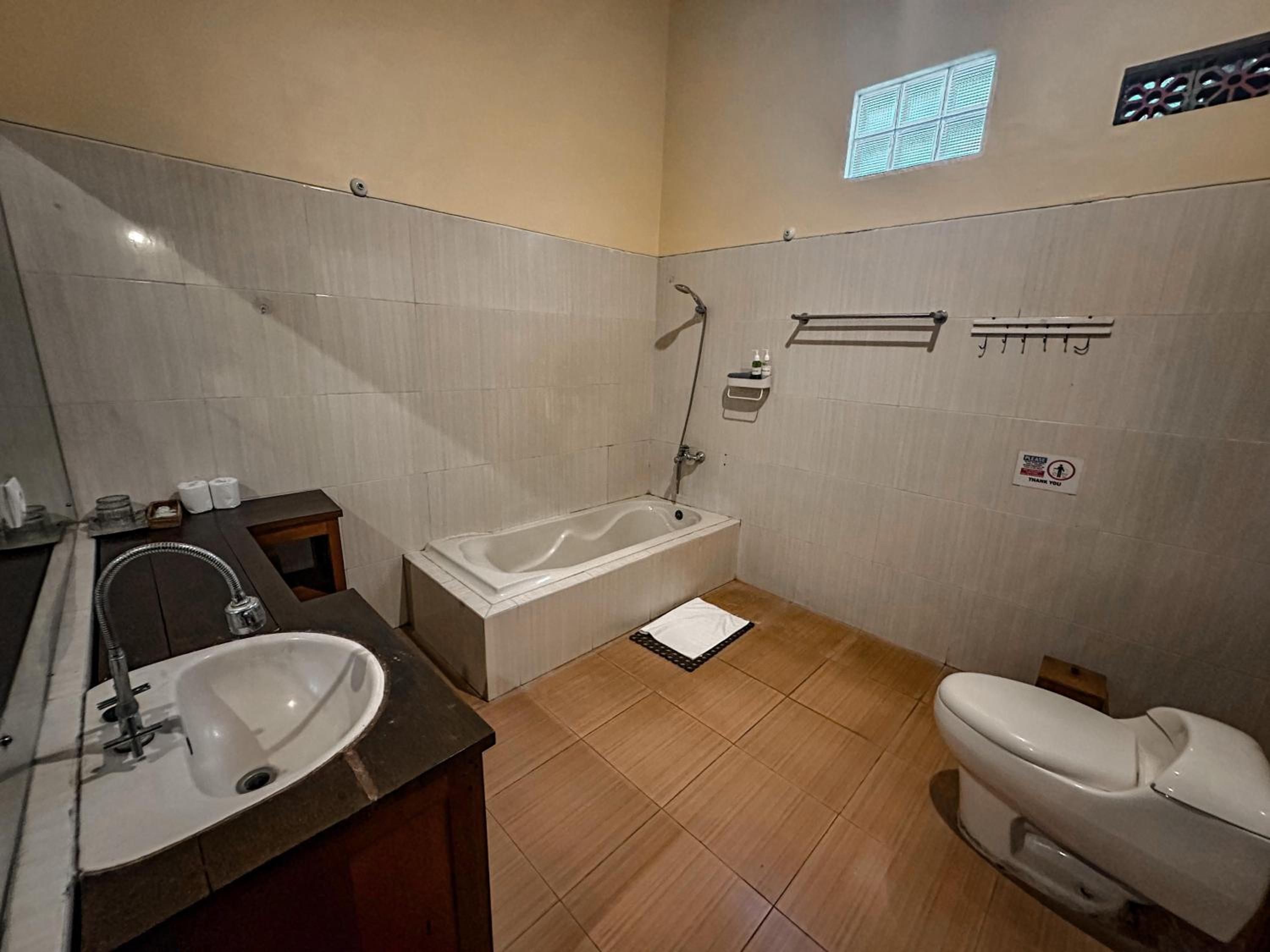 Double Room with Pool View - Photo 4