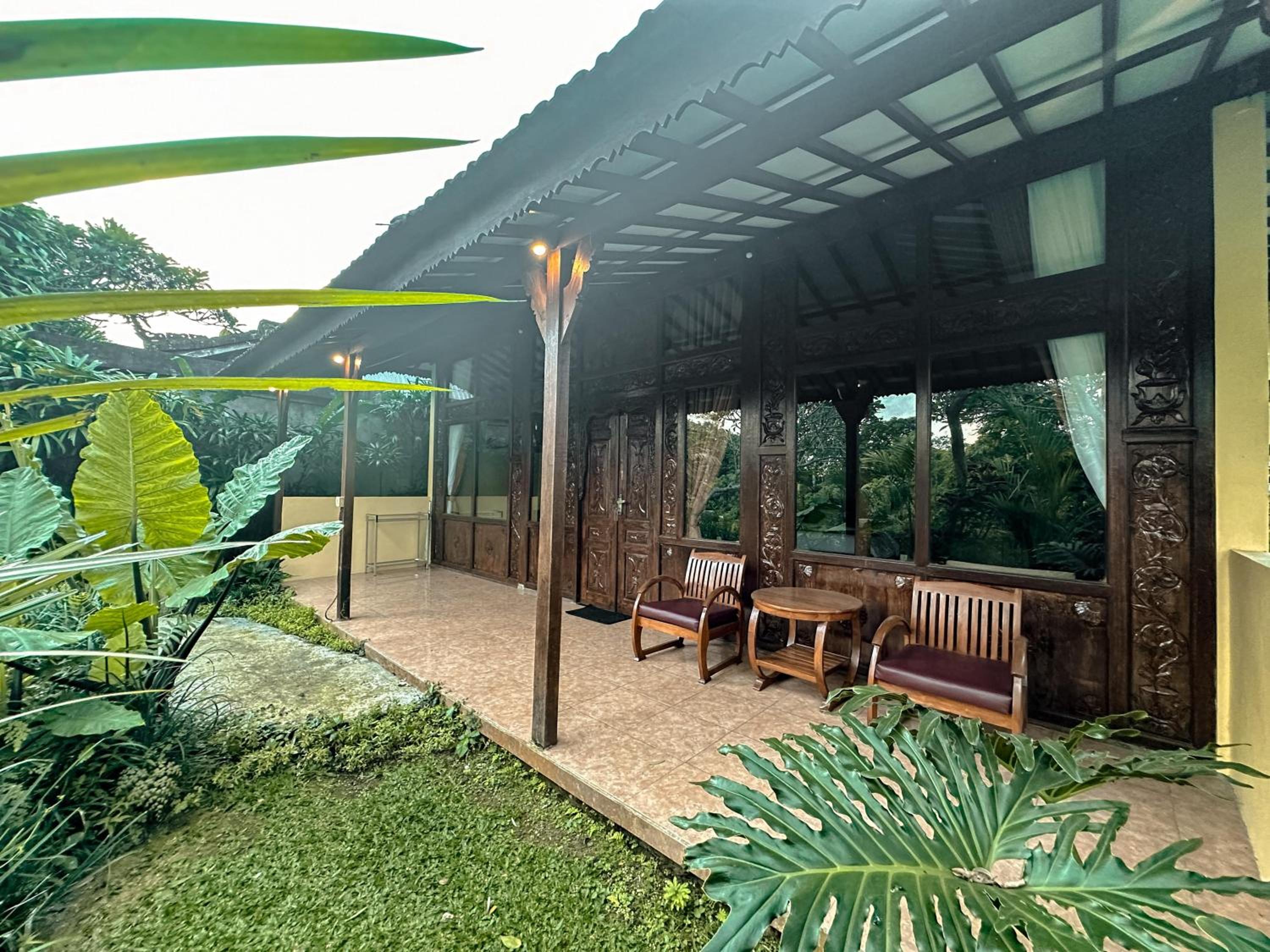 Double Room with Pool View - Photo 5