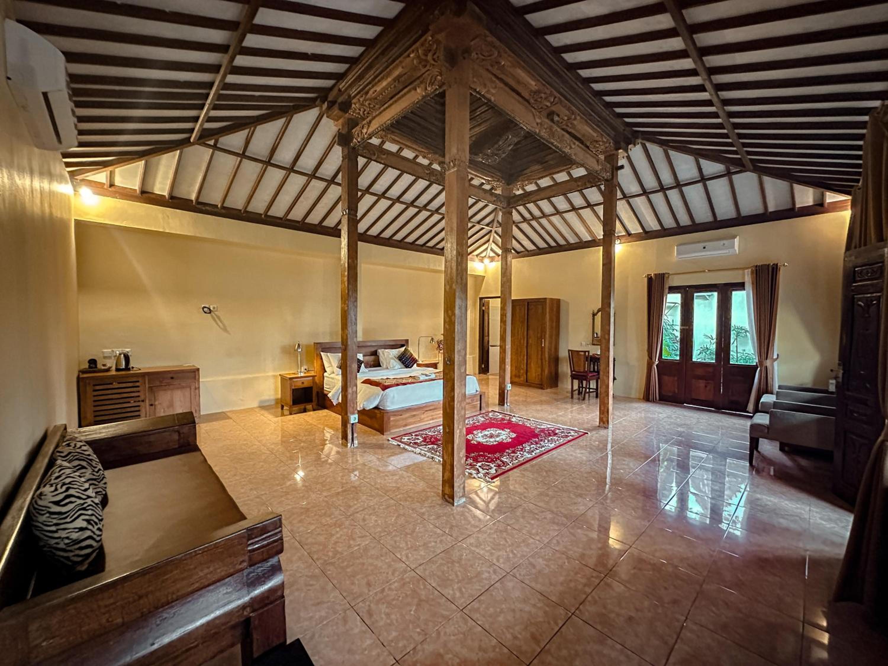 Double Room with Pool View - Photo 11
