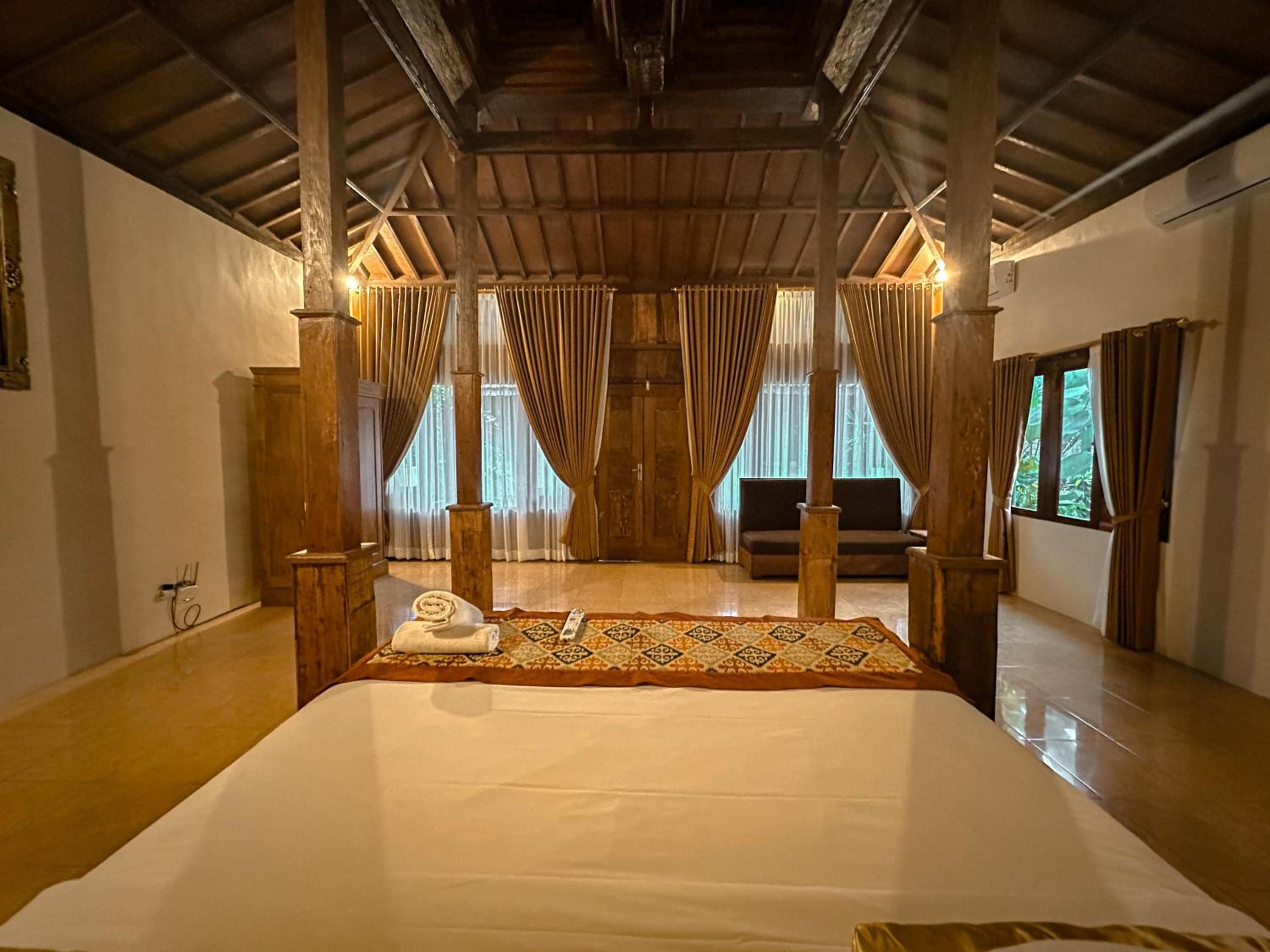 Double Room with Patio - Photo 6