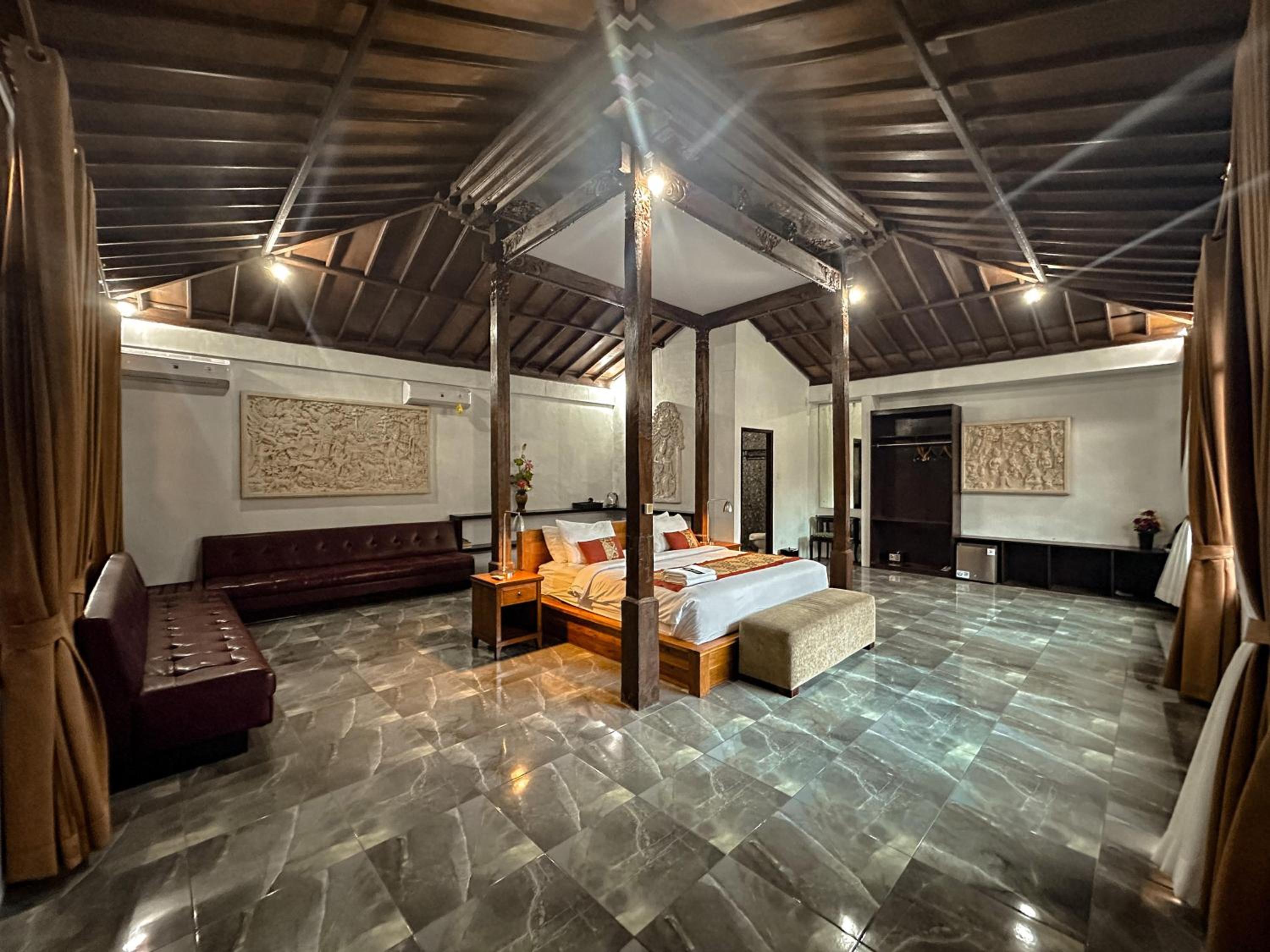 Villa with Private Pool - Photo 1