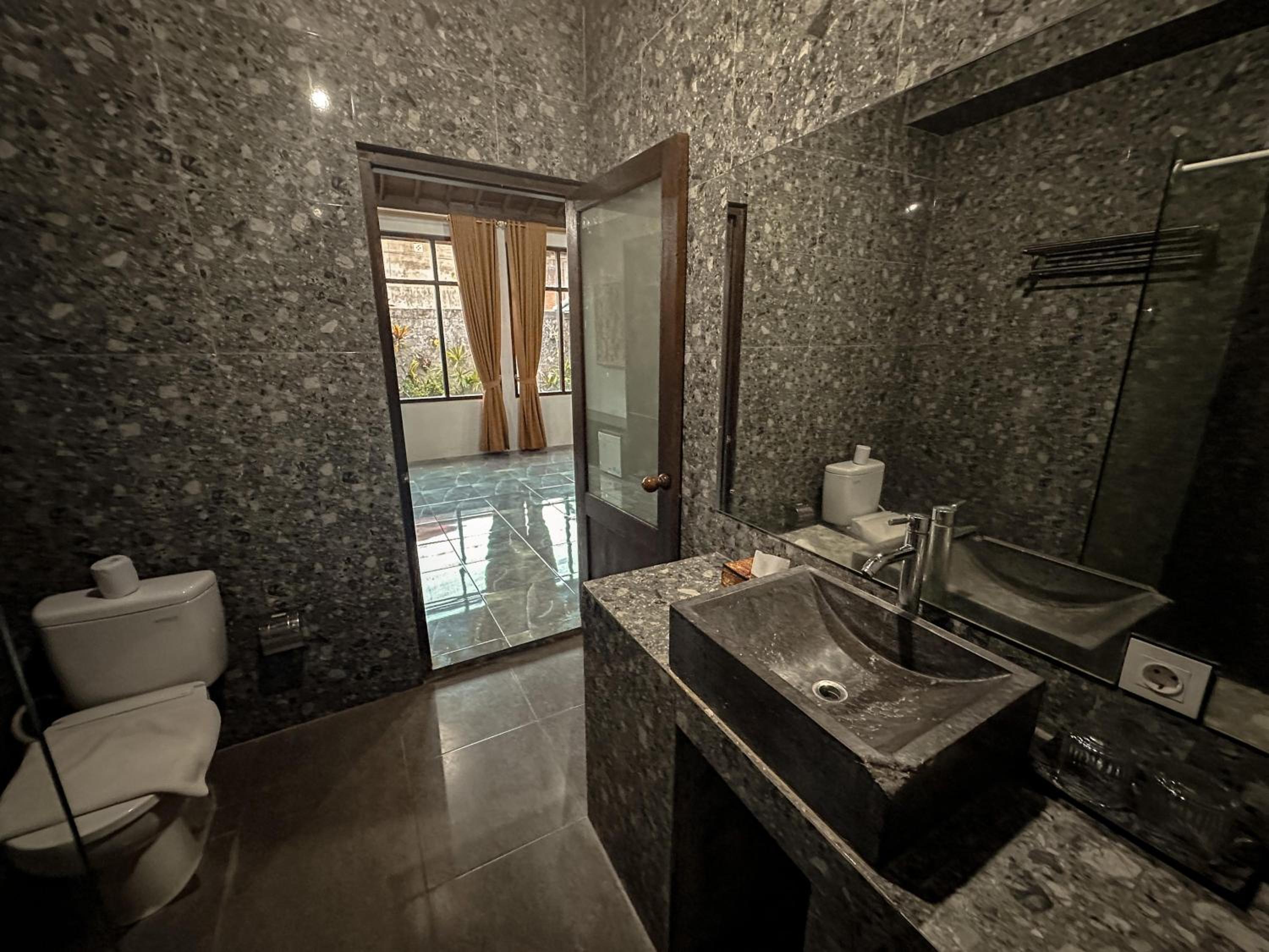 Villa with Private Pool - Photo 15