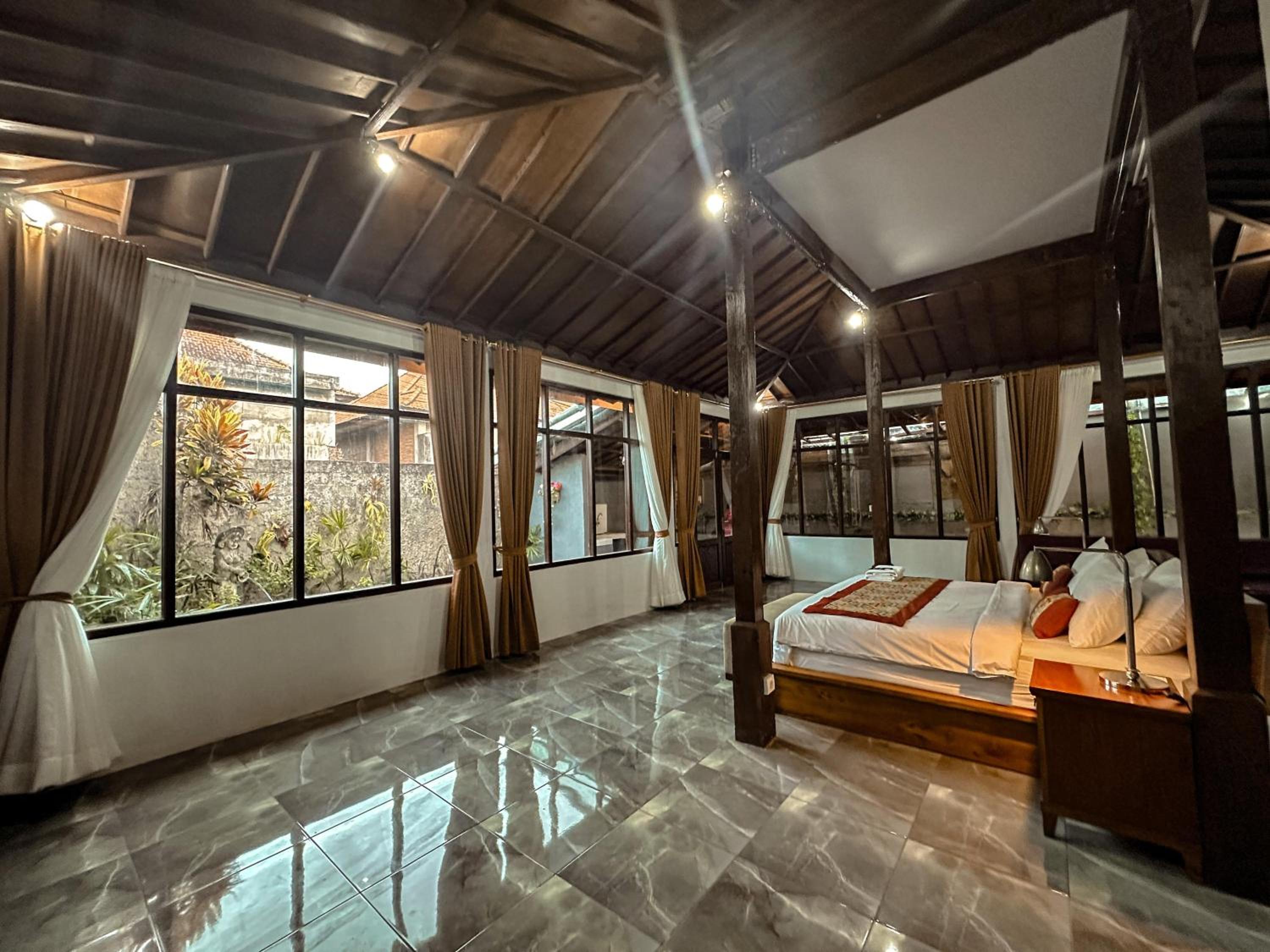 Villa with Private Pool - Photo 14