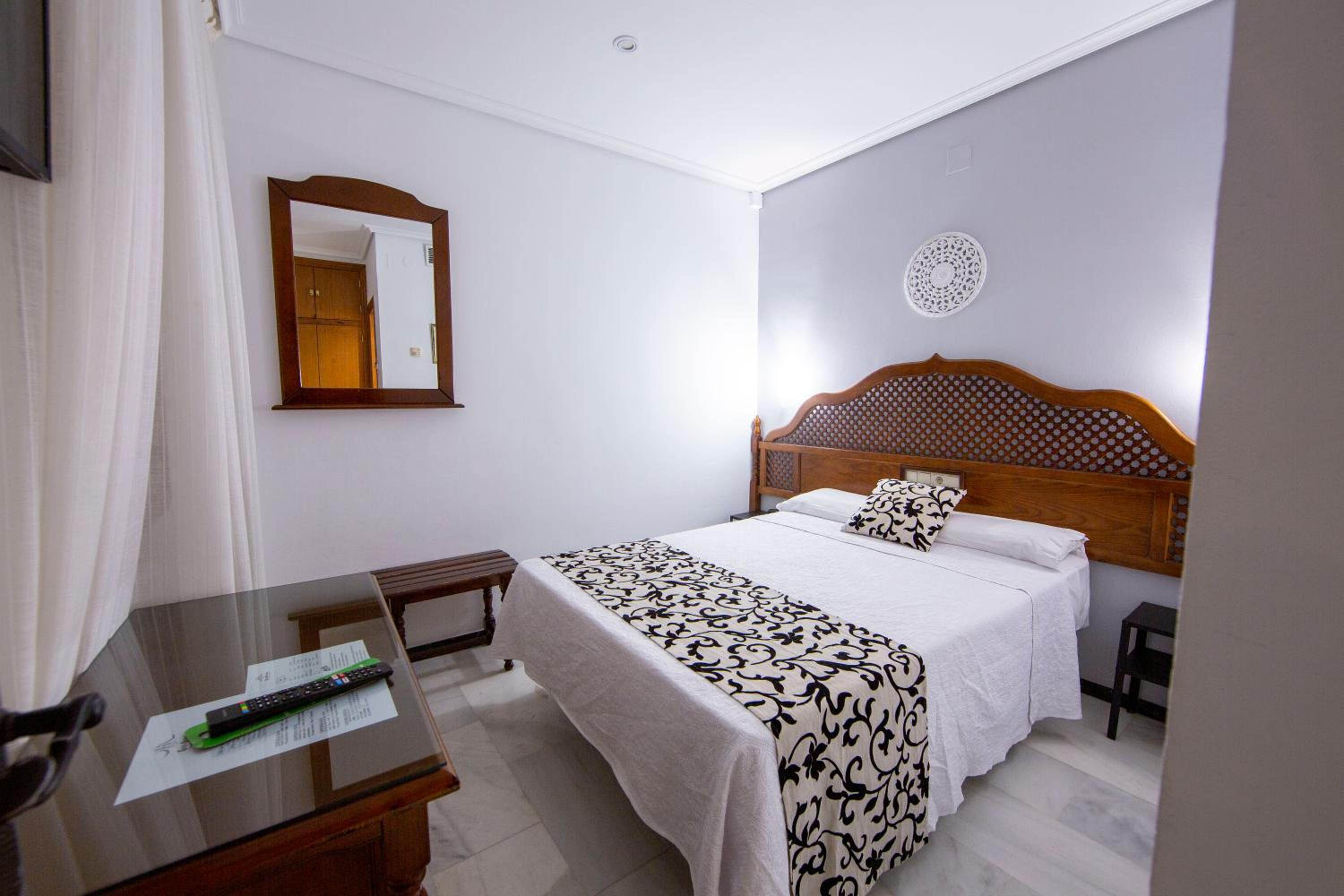 Economy Small Double Room with One Bed - Photo 1