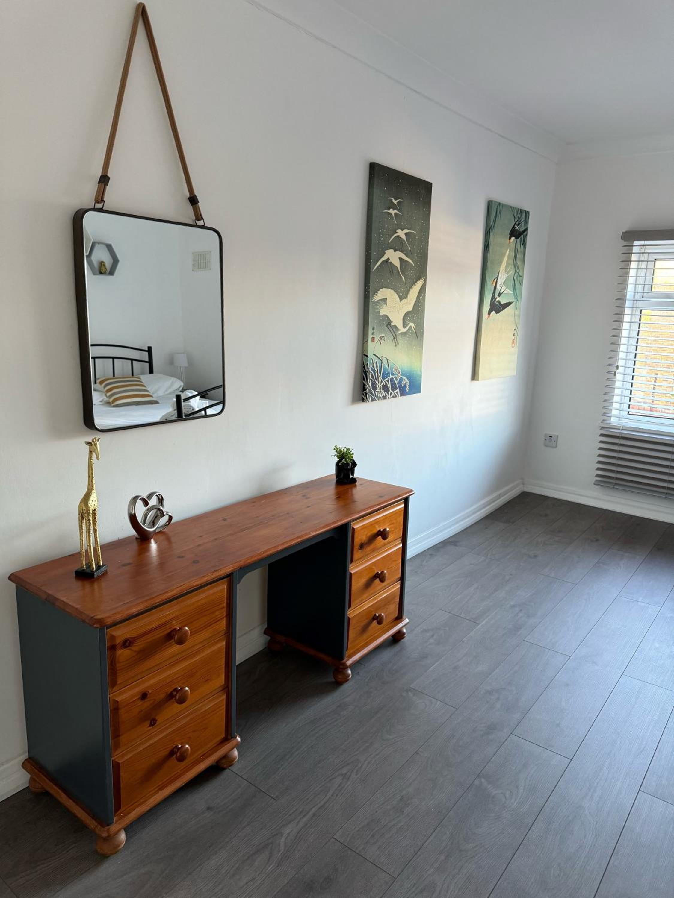 One-Bedroom Apartment photo 1