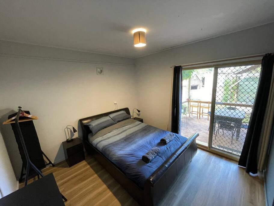 Three-Bedroom House photo 3