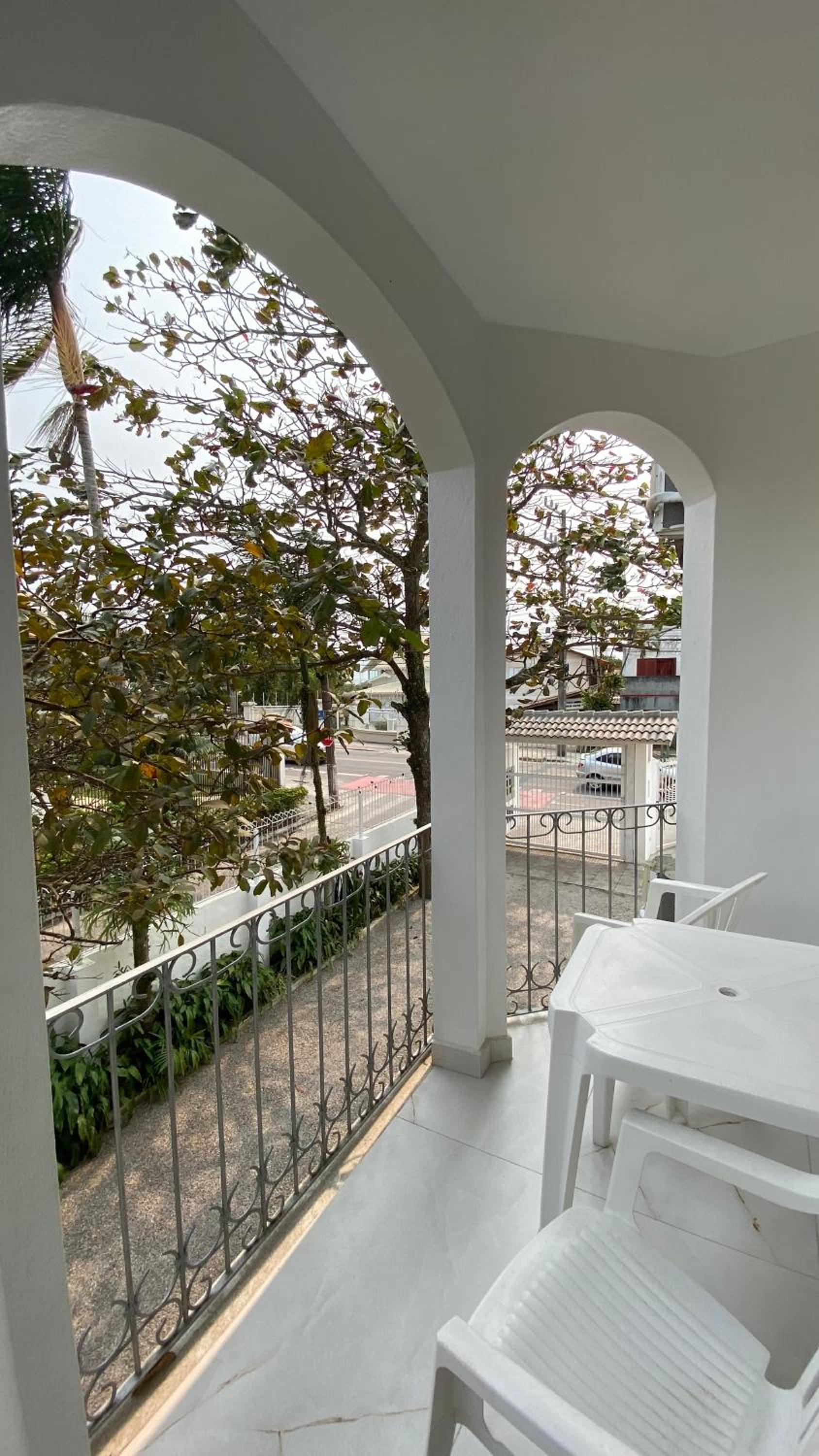 One-Bedroom Apartment - Photo 3