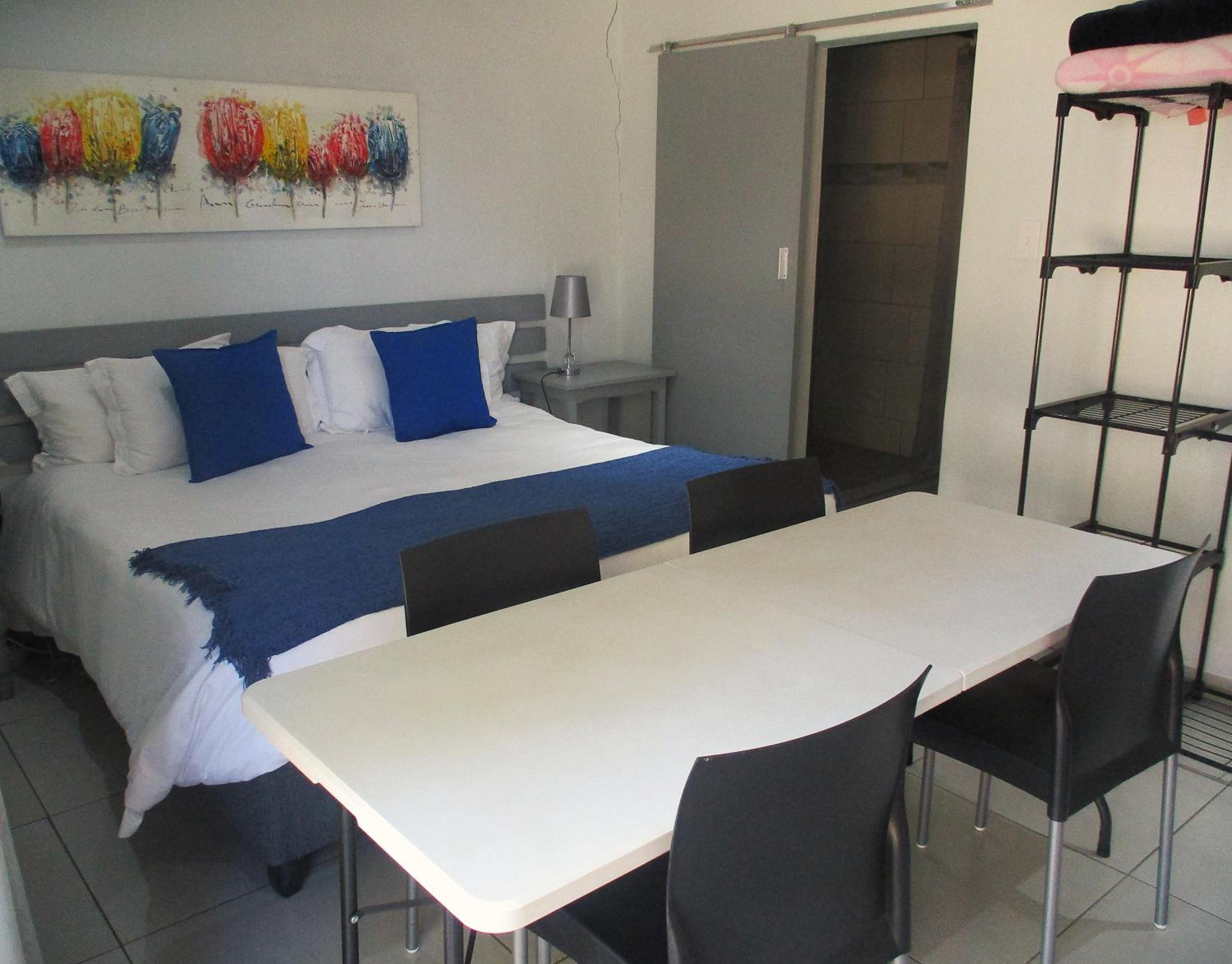 Family Room with Private Bathroom - Photo 2