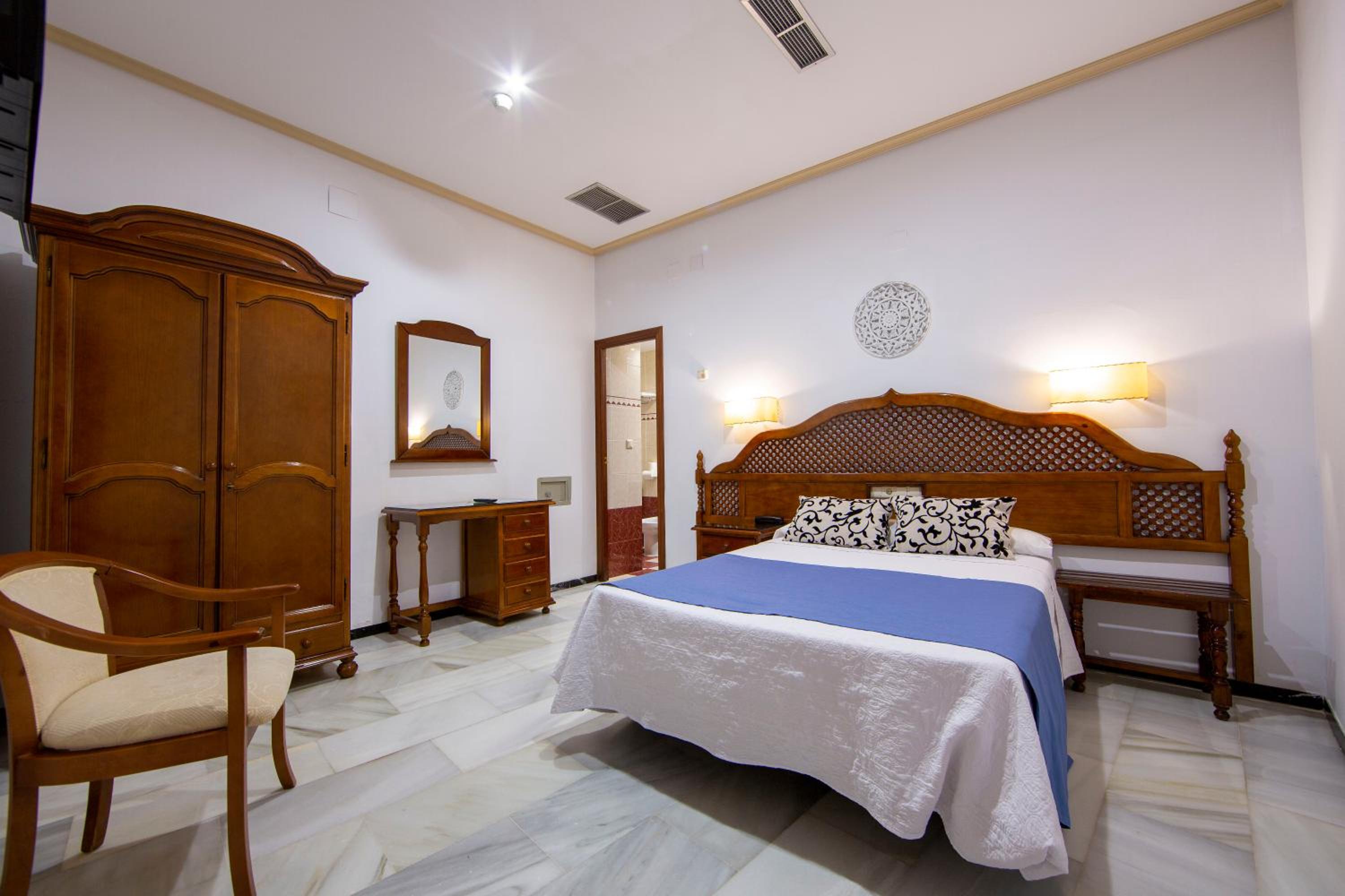 Economy Double Room Ground Floor - Photo 1