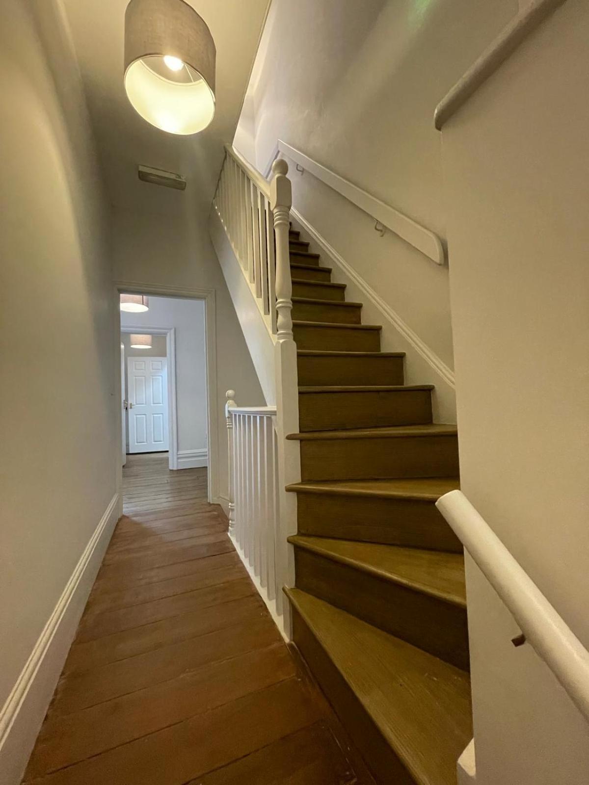 Eight-Bedroom House photo 3