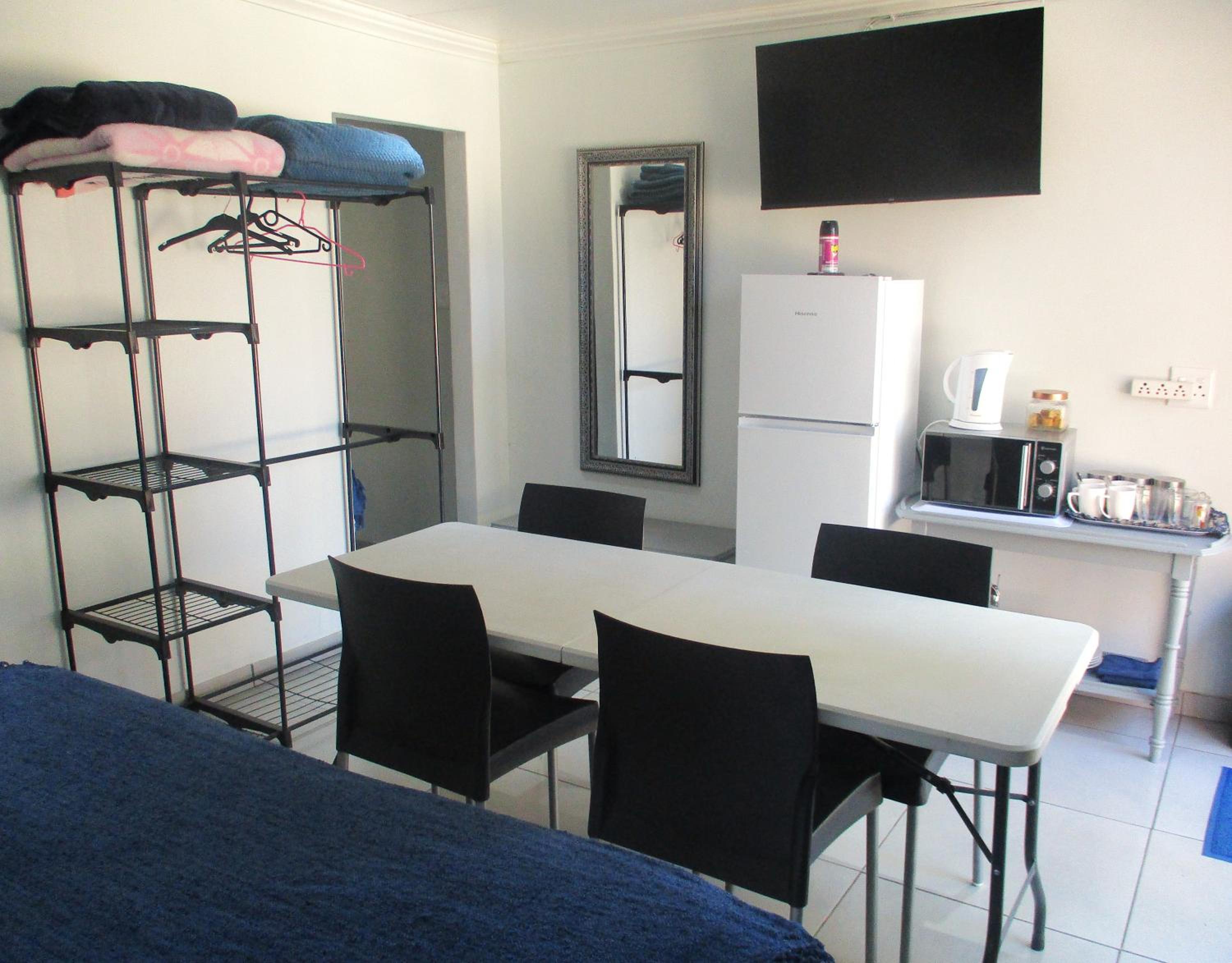Family Room with Private Bathroom - Photo 8