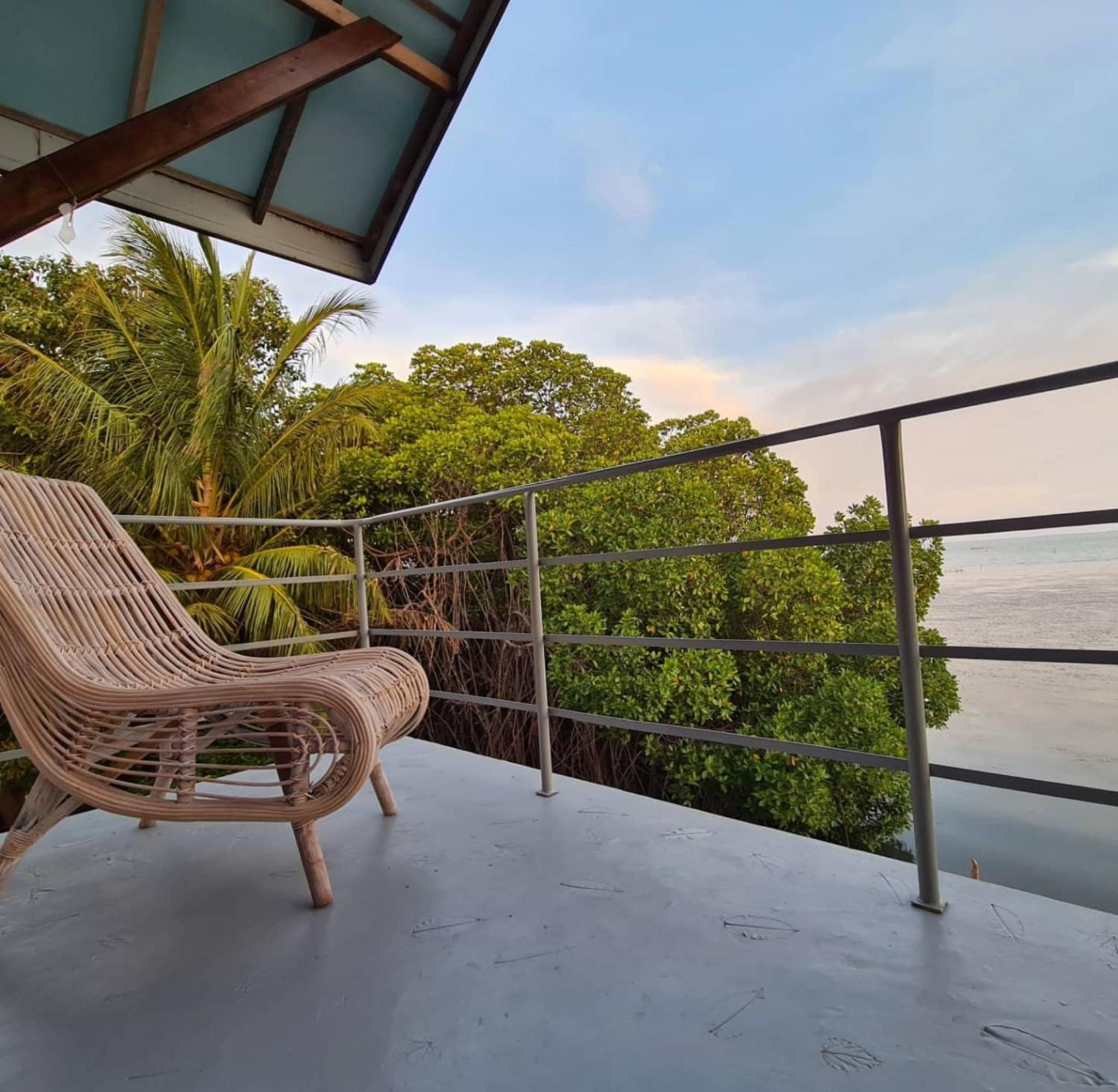Deluxe Double Room with Balcony and Lagoon View photo 2