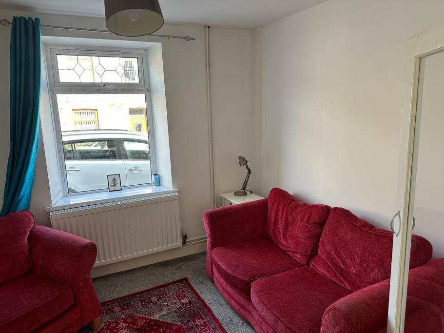 Three-Bedroom House photo 2