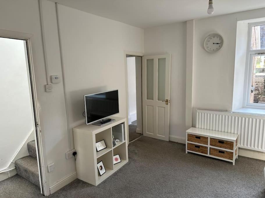 Three-Bedroom House photo 3