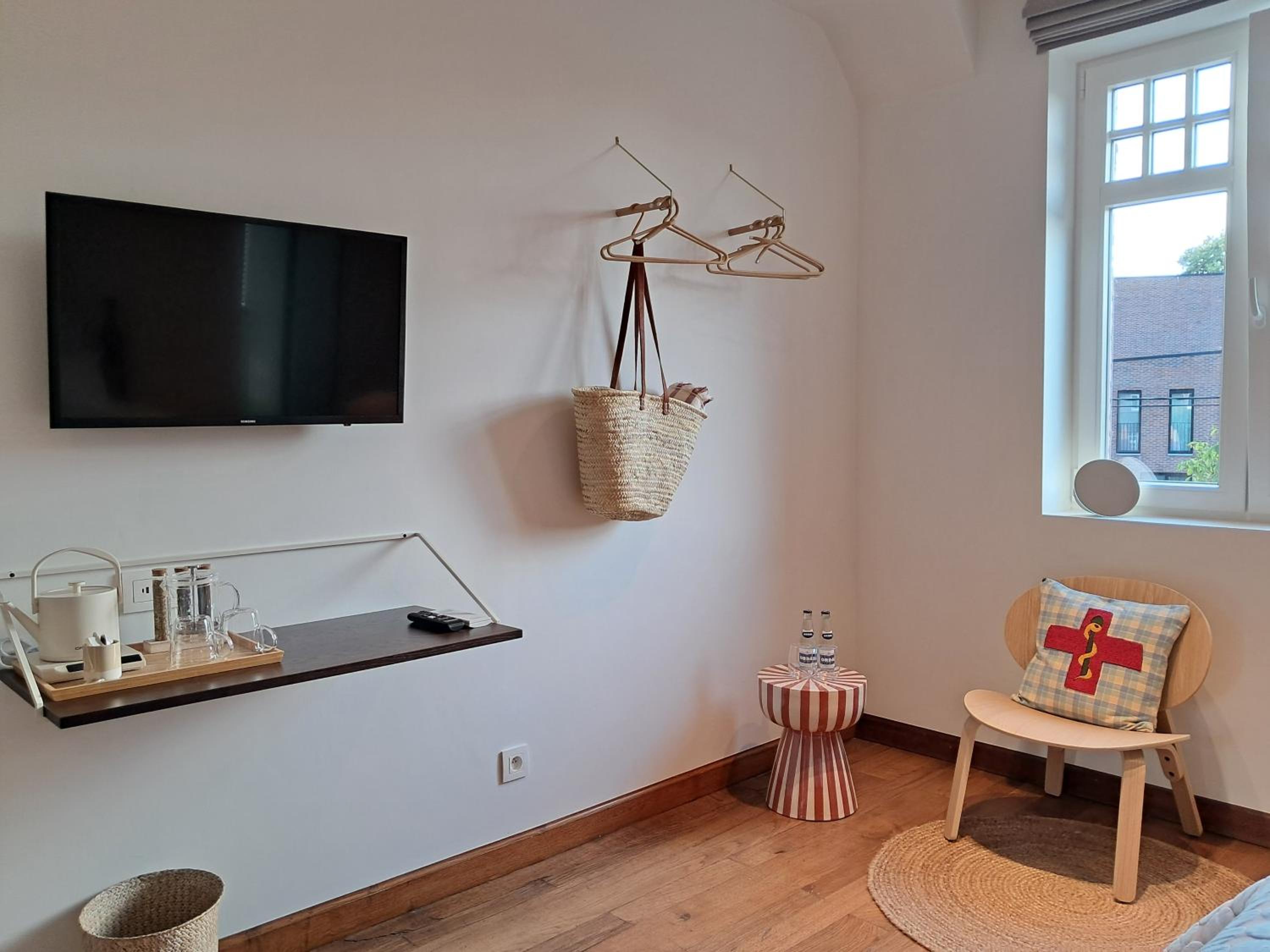 Twin Room with Bath photo 3