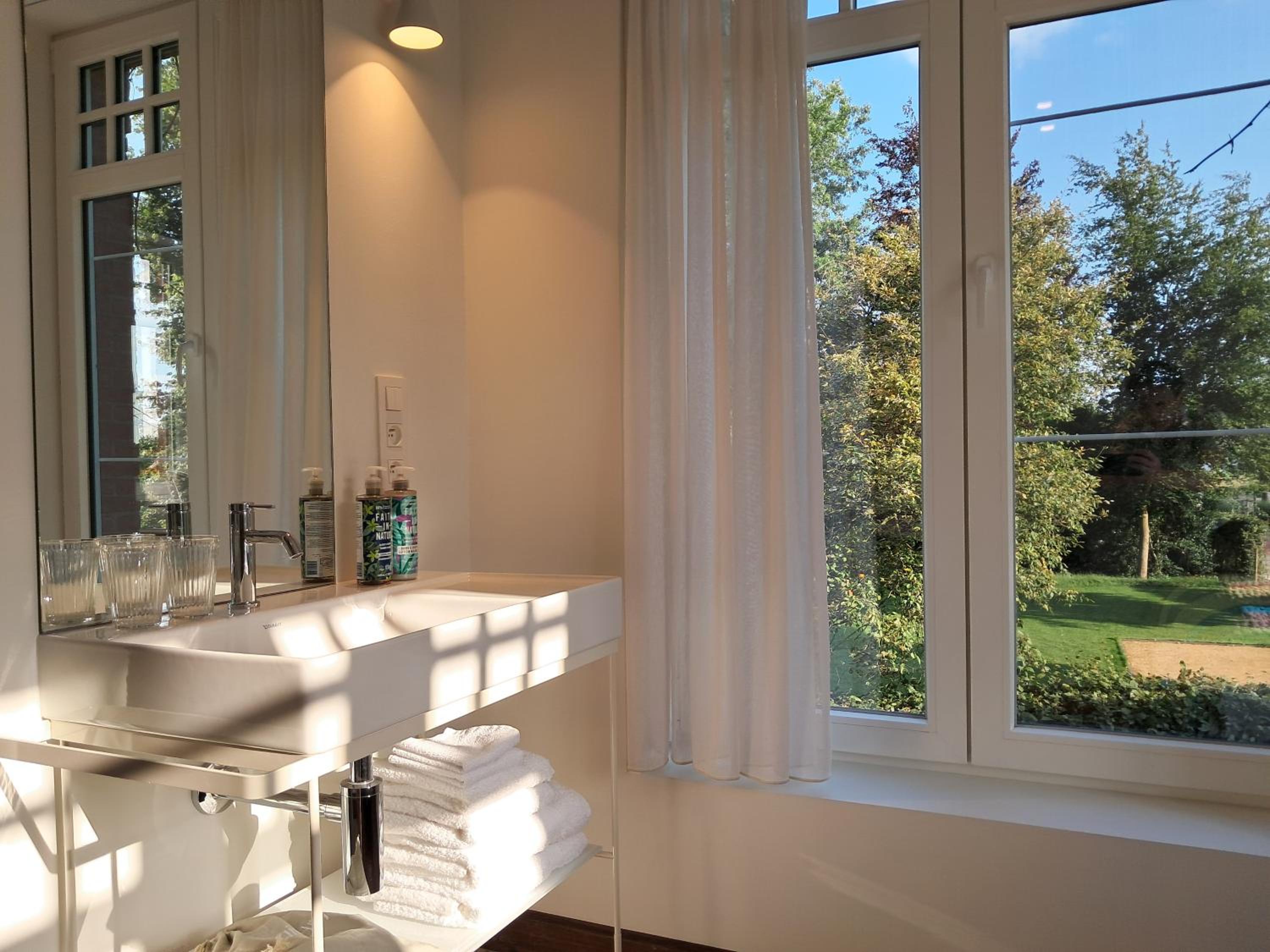 Standard Twin Room with Garden View photo 2