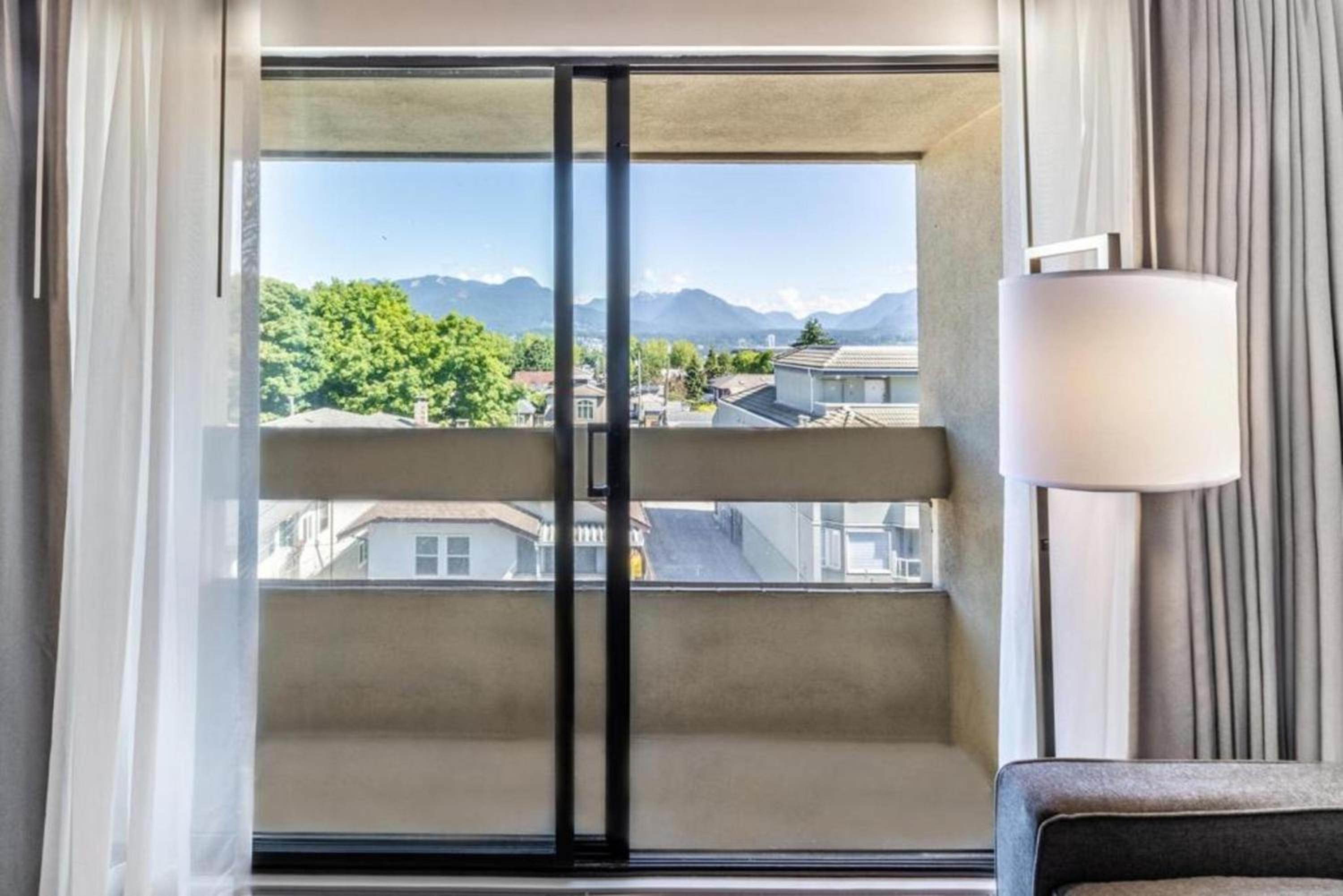 Corner King w/Sofa Bed & Wetbar - Photo 1