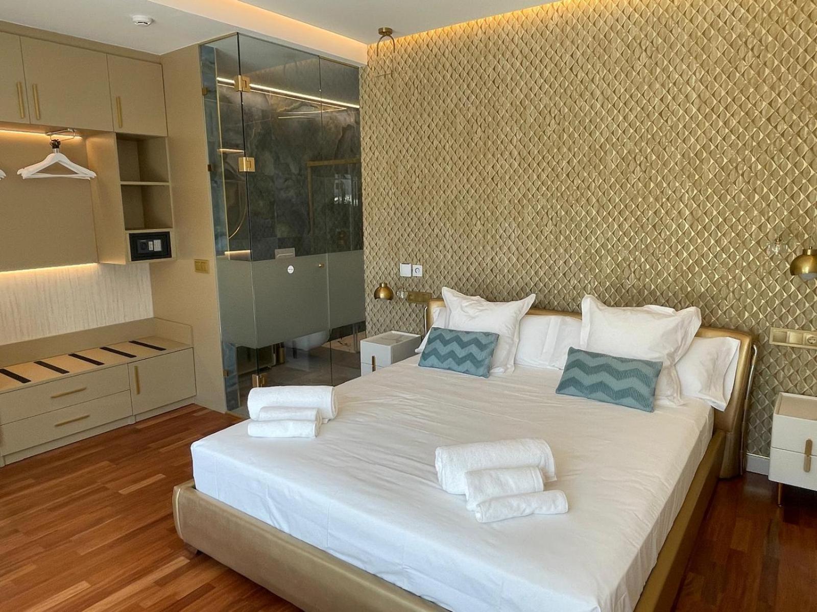 Deluxe Double Room with Pool View photo 3