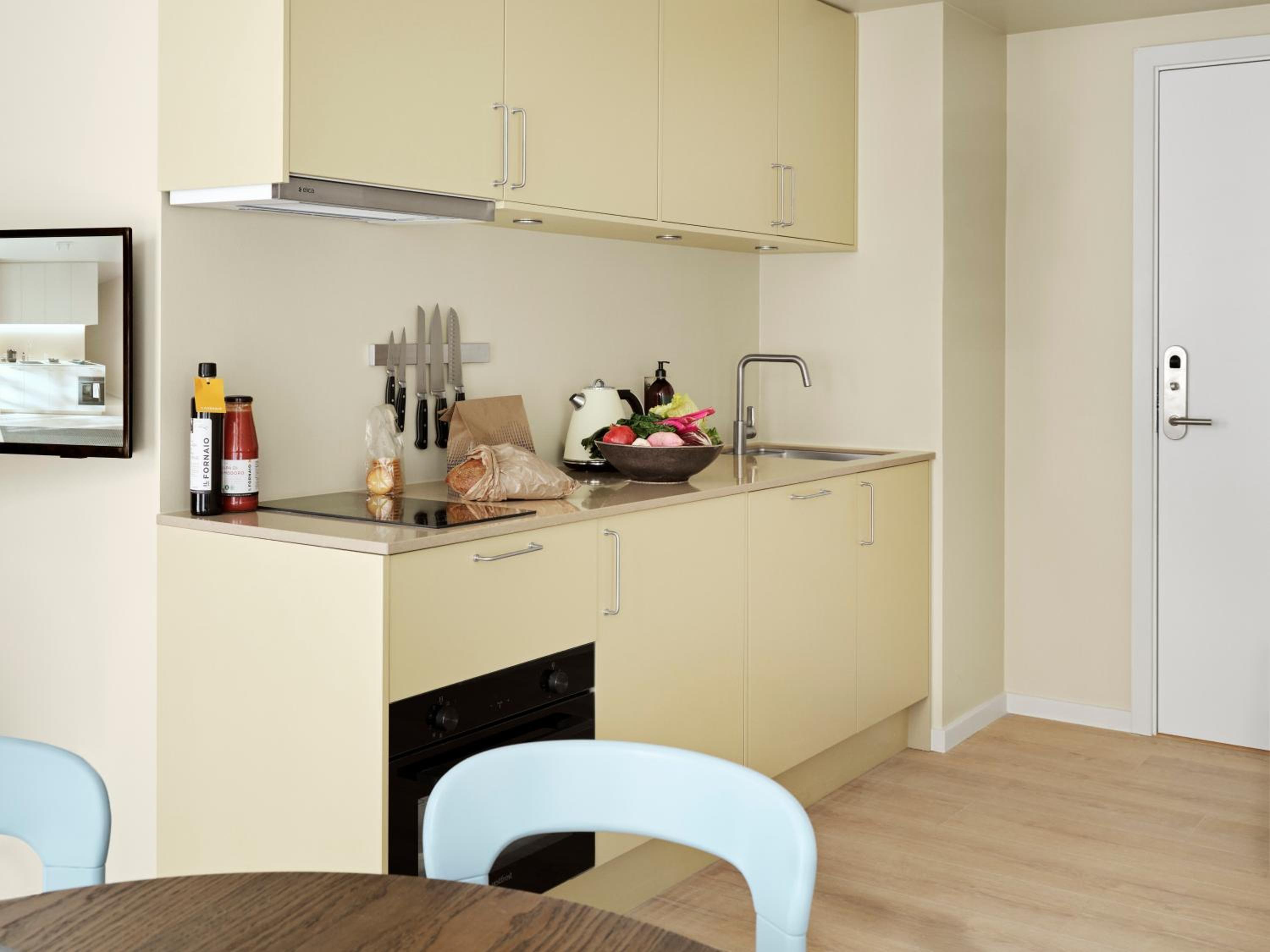 One-Bedroom Apartment thumbnail 6