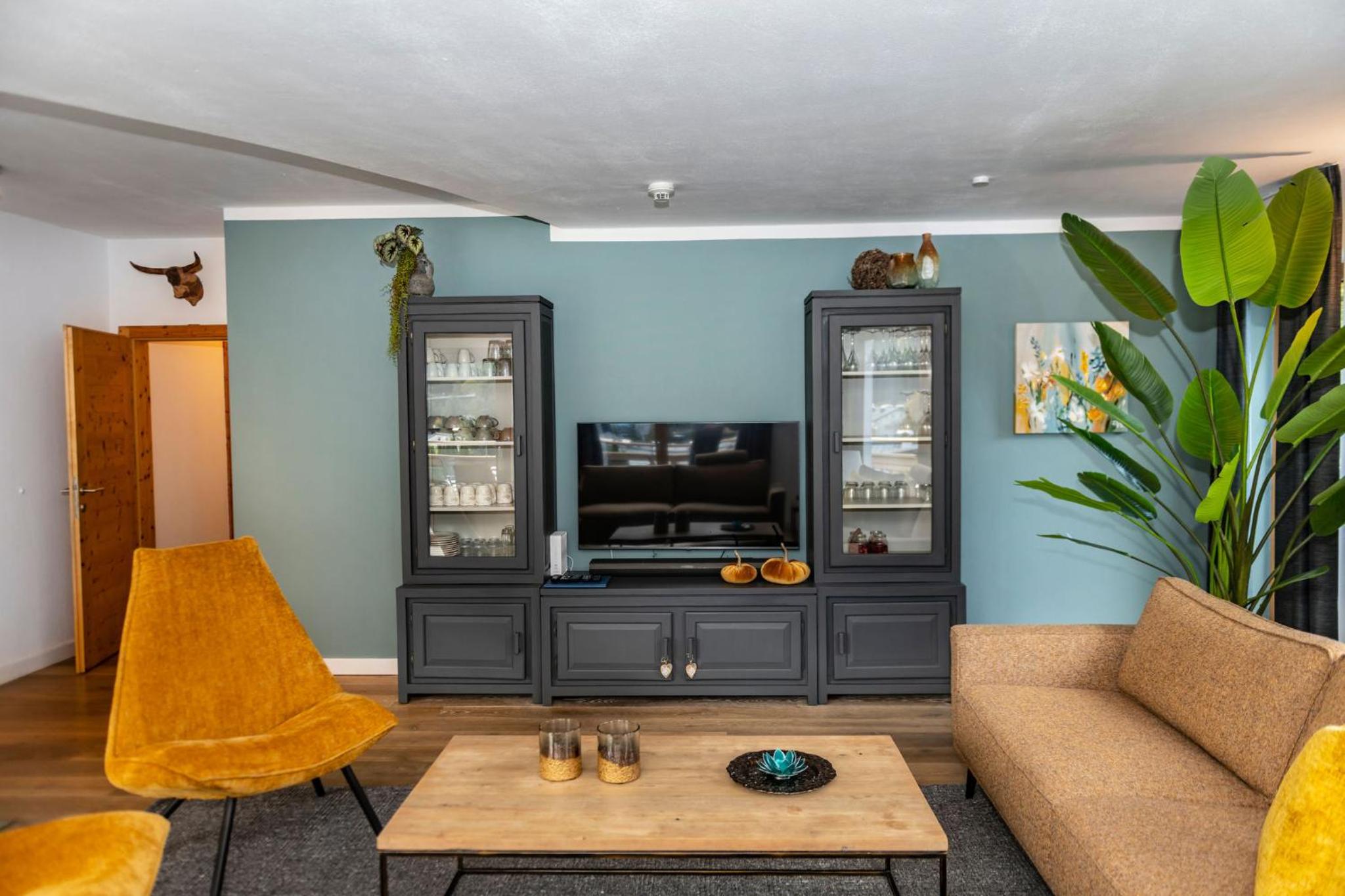 Five-Bedroom Apartment with Balcony or Terrace (K14) photo 1