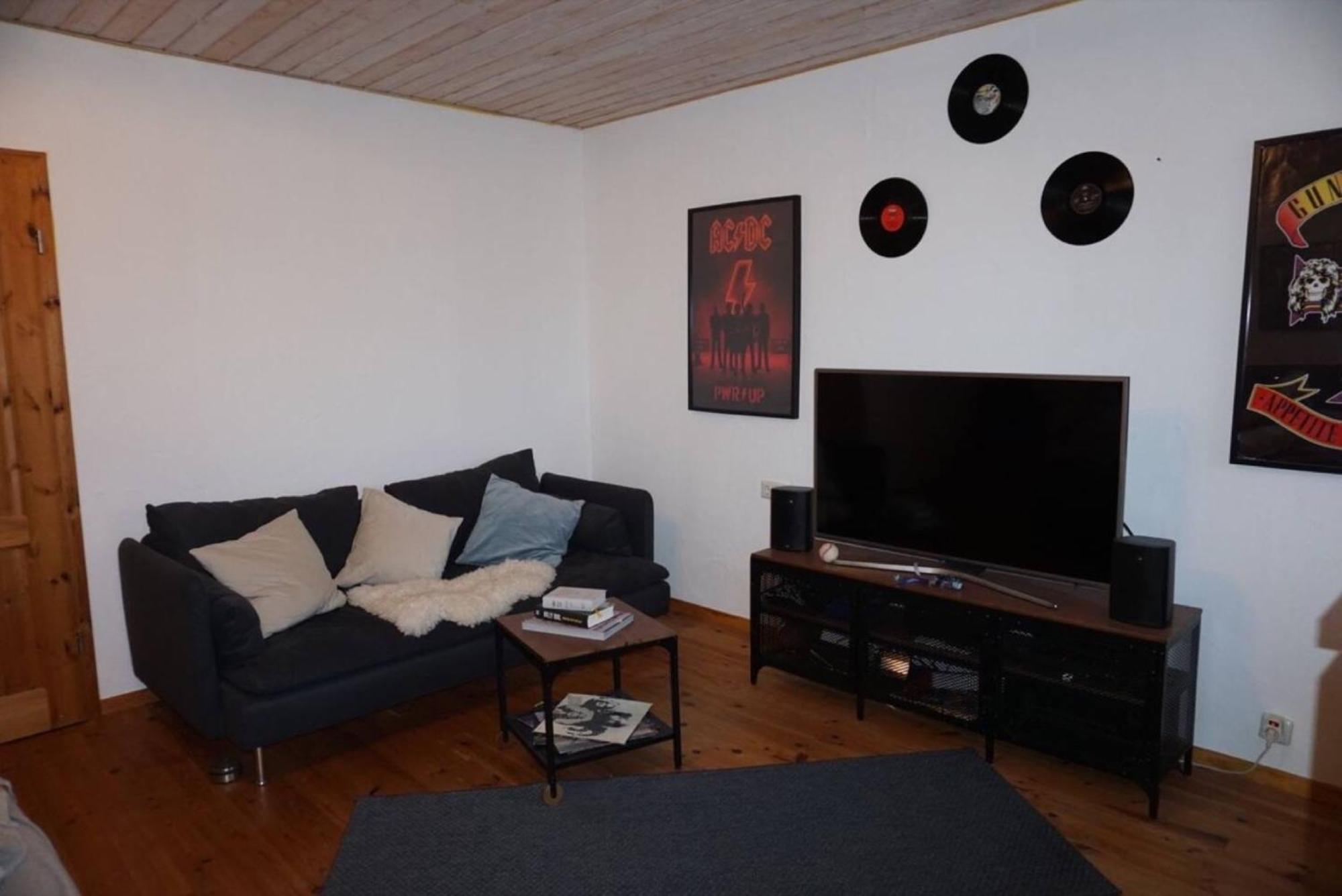 Three-Bedroom House photo 3