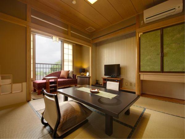 Japanese-Style Room With Shared Bathroom photo 3