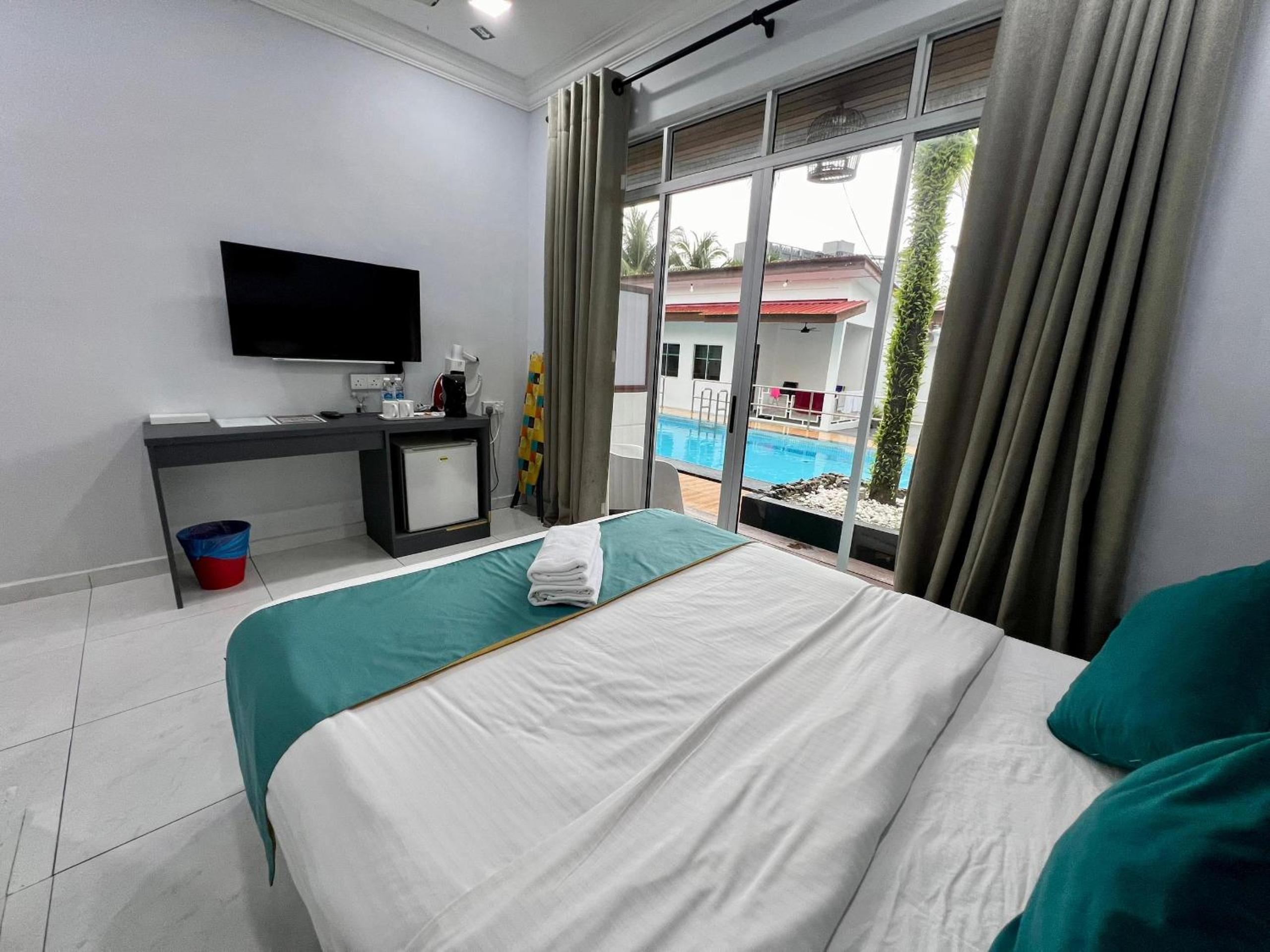 Double Room with Pool View photo 2