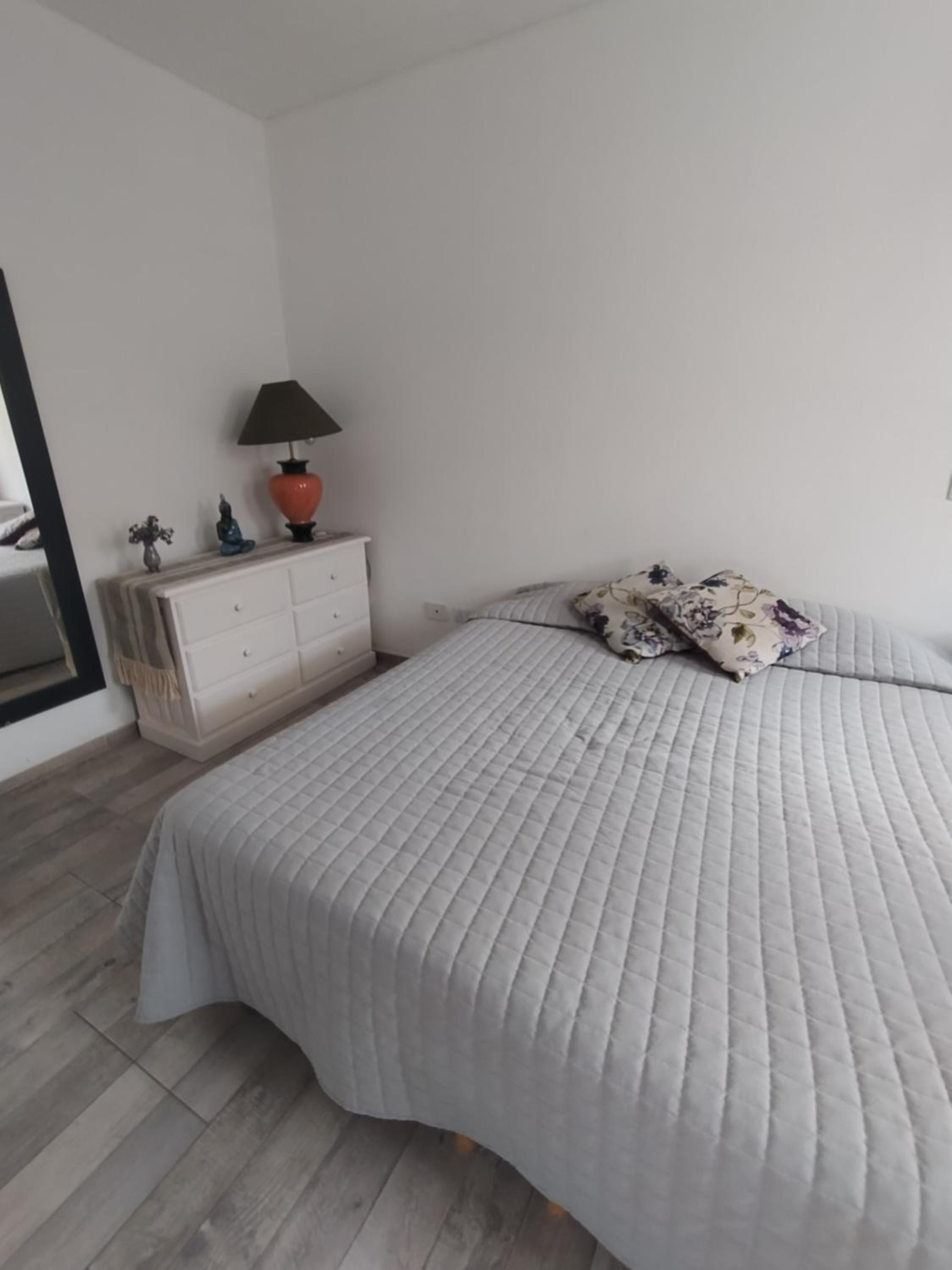 Six-Bedroom House photo 2