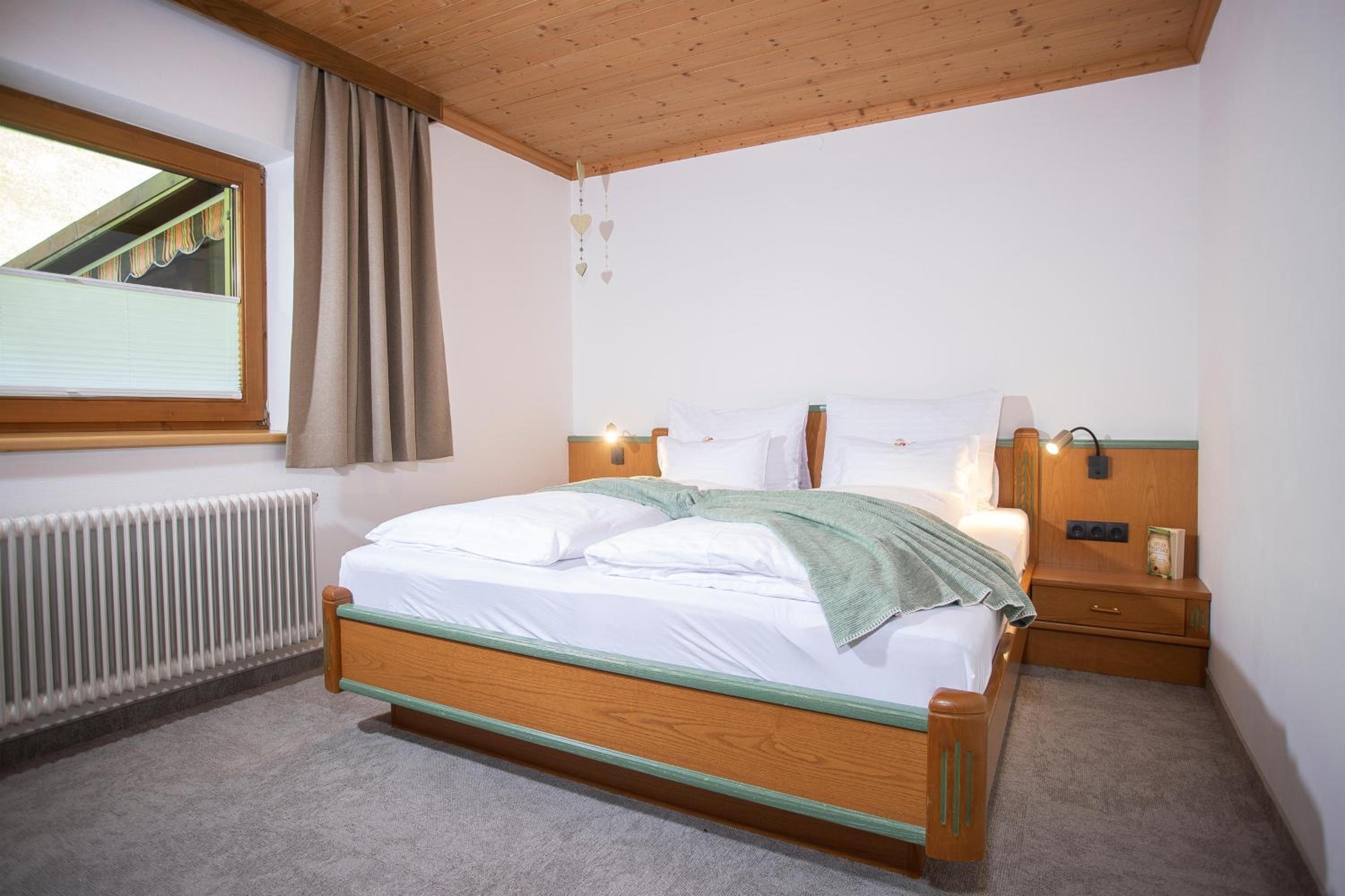 Holiday Home with Bath photo 3
