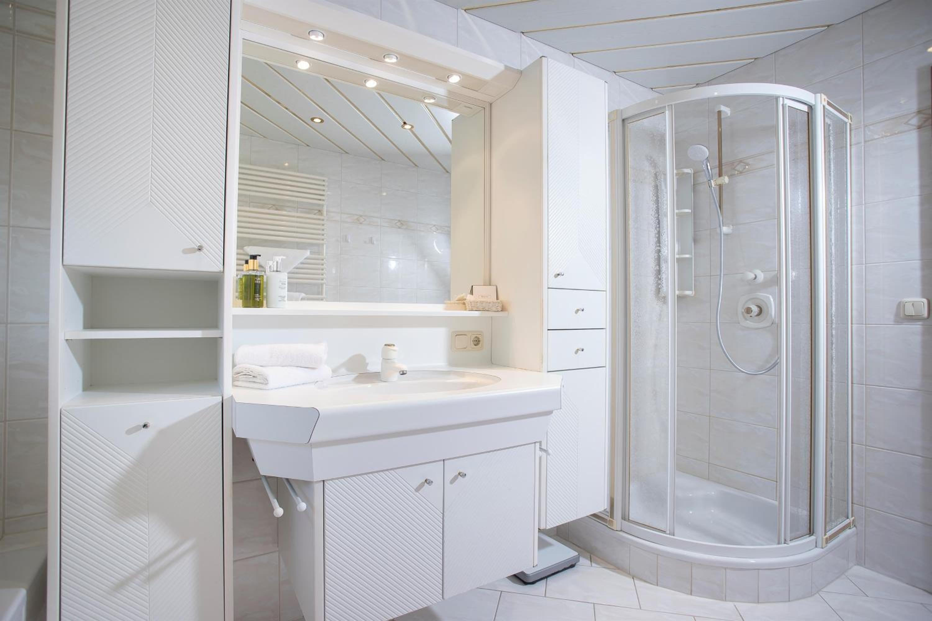 Holiday Home with Bath photo 2