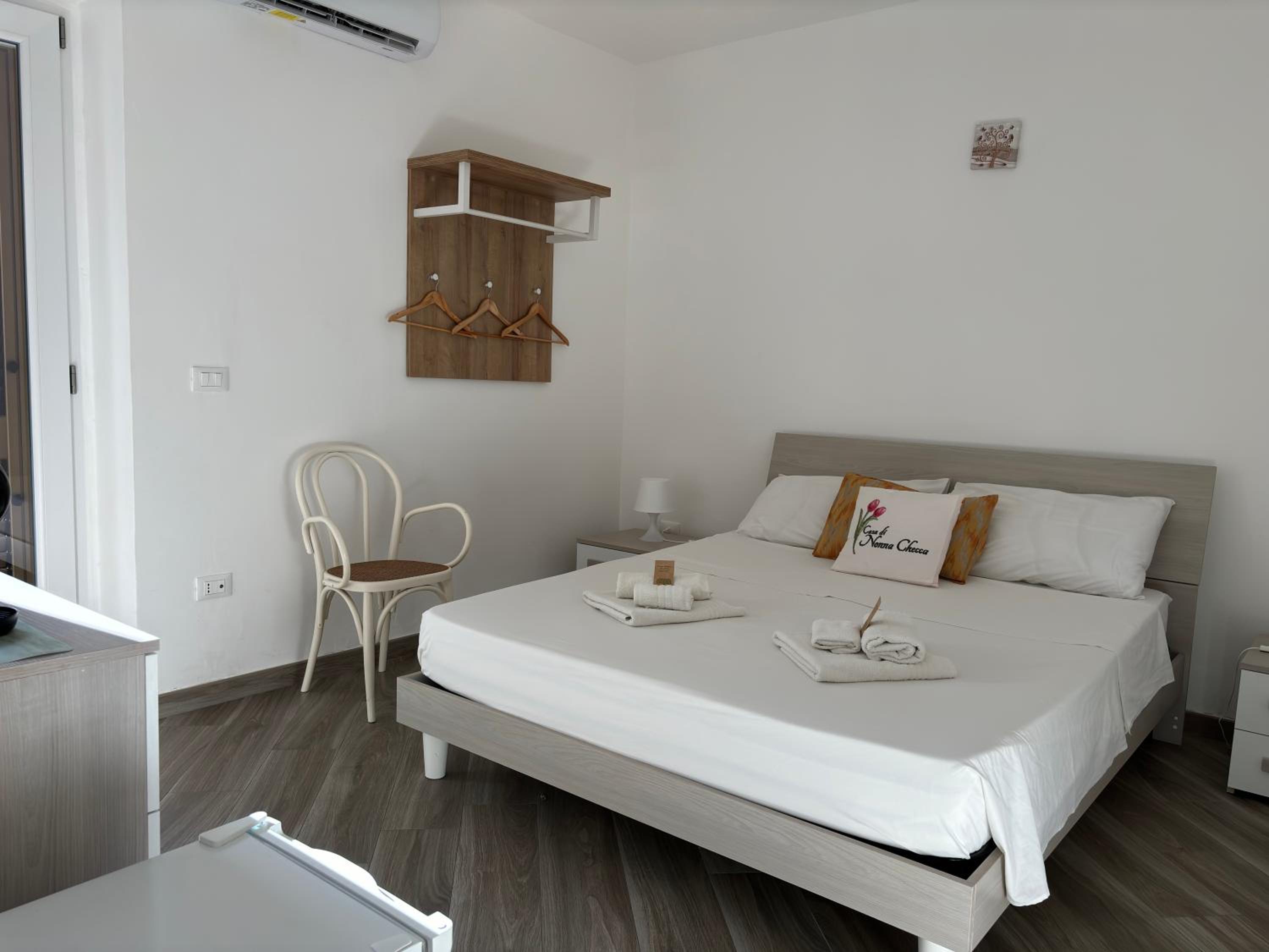 Standard King Room photo 3