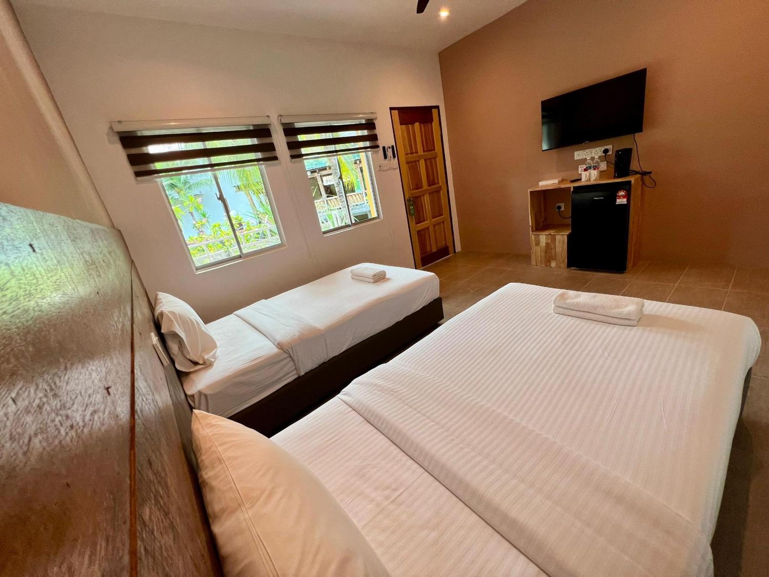 Twin Room with Lake View photo 2