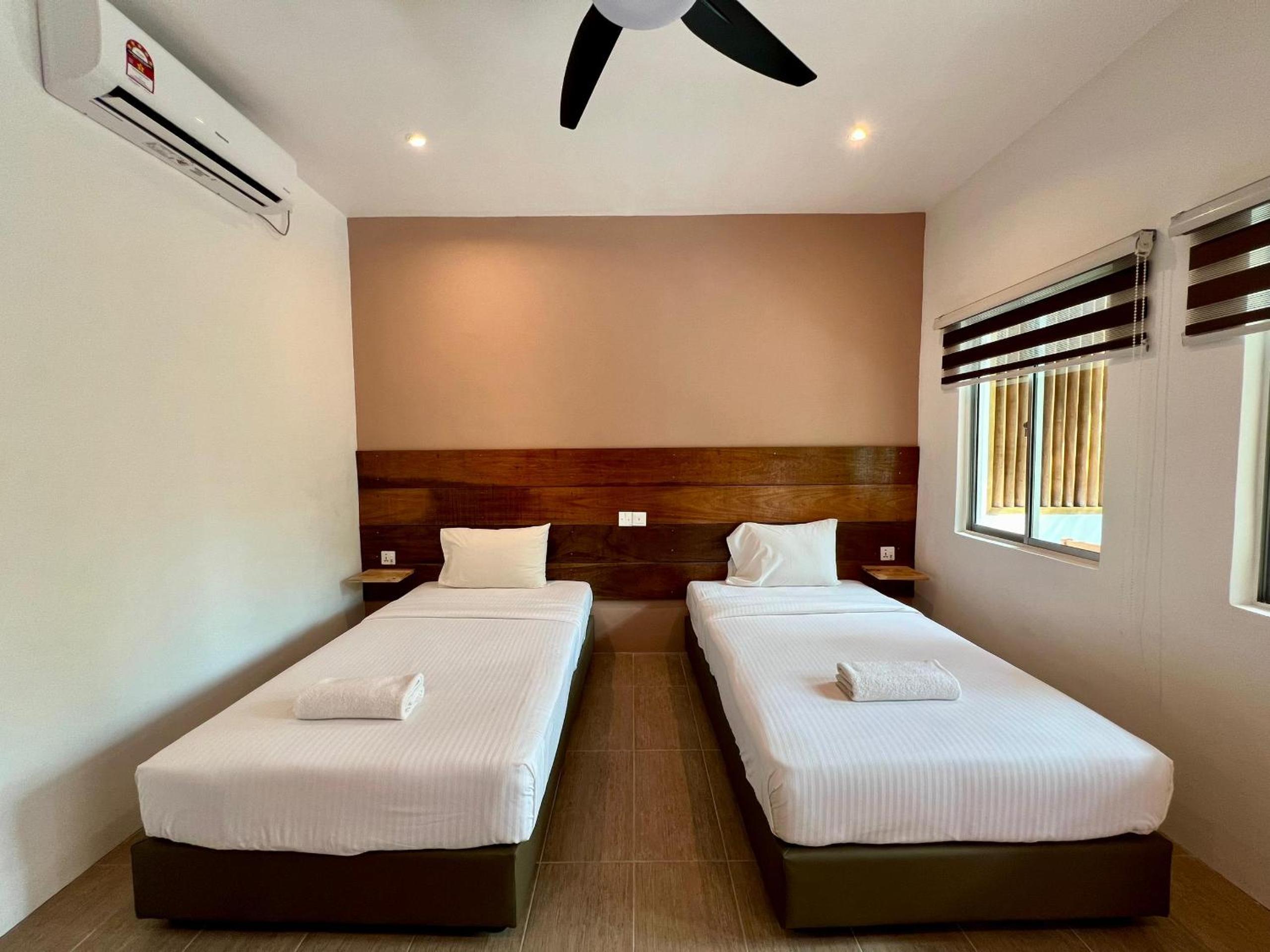 Twin Room with Lake View photo 3