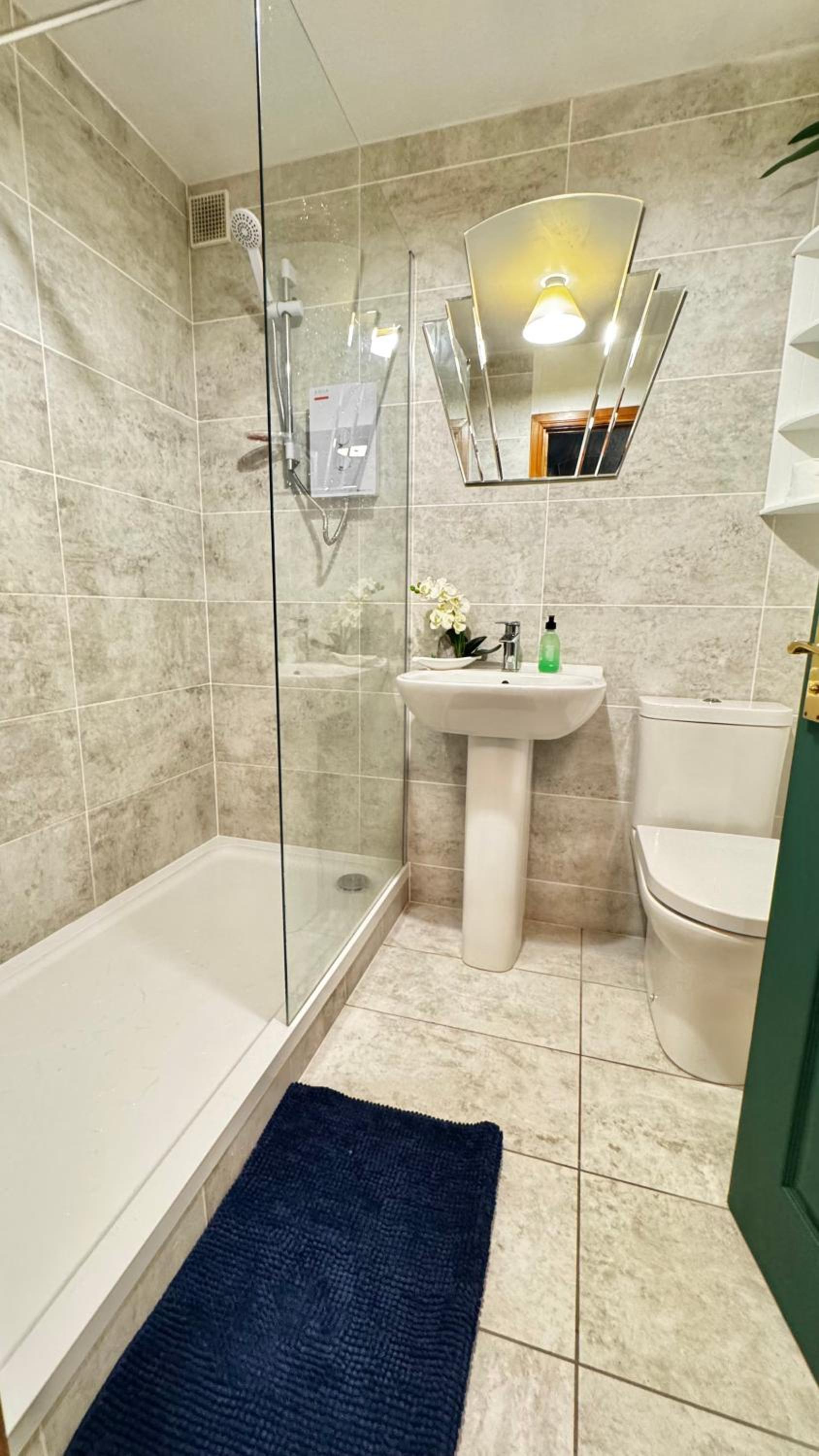 Double Room with Shared Bathroom photo 3