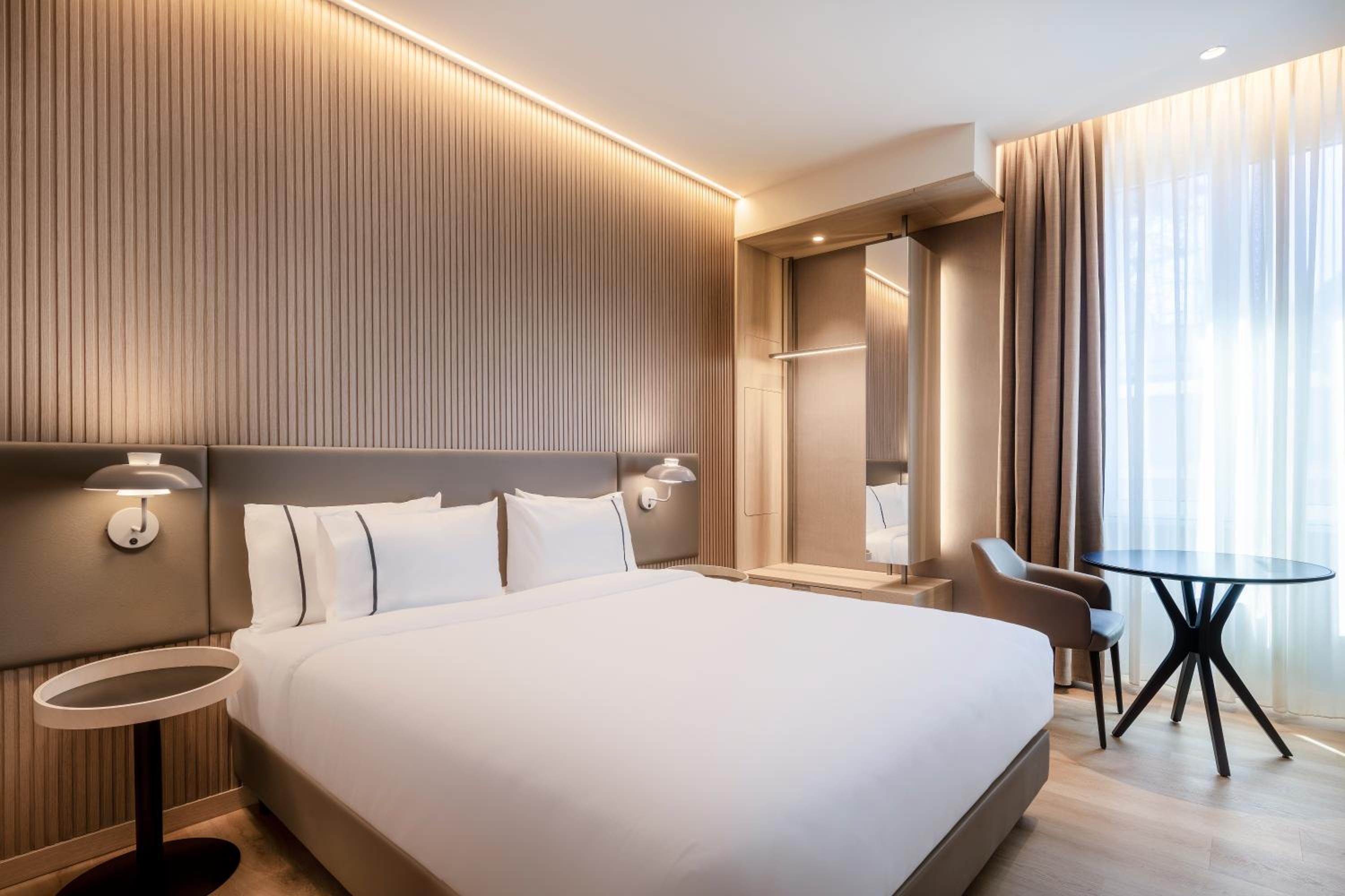Deluxe Room - High Floor photo 1
