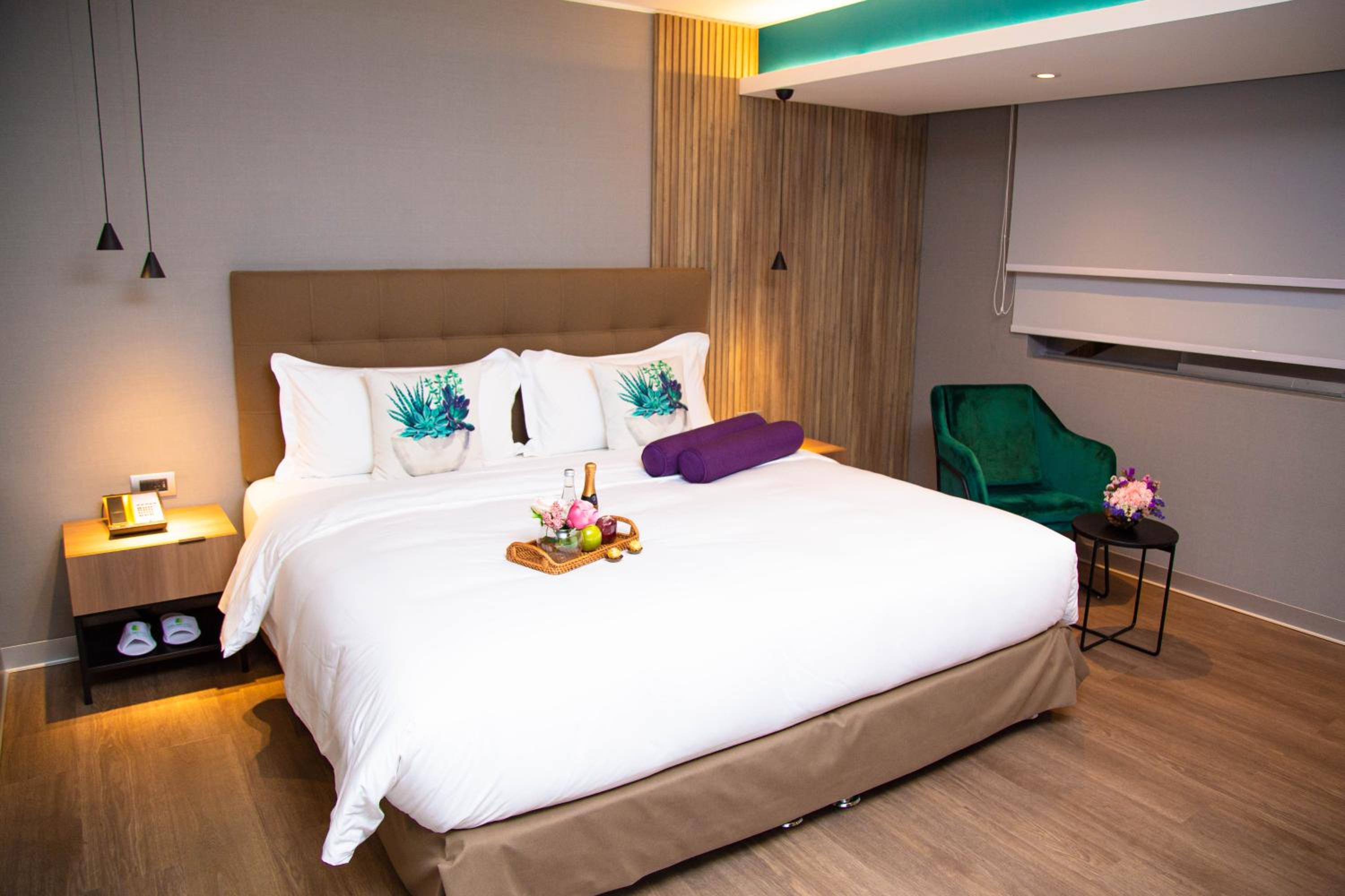 Deluxe Suite with Spa Bath photo 1