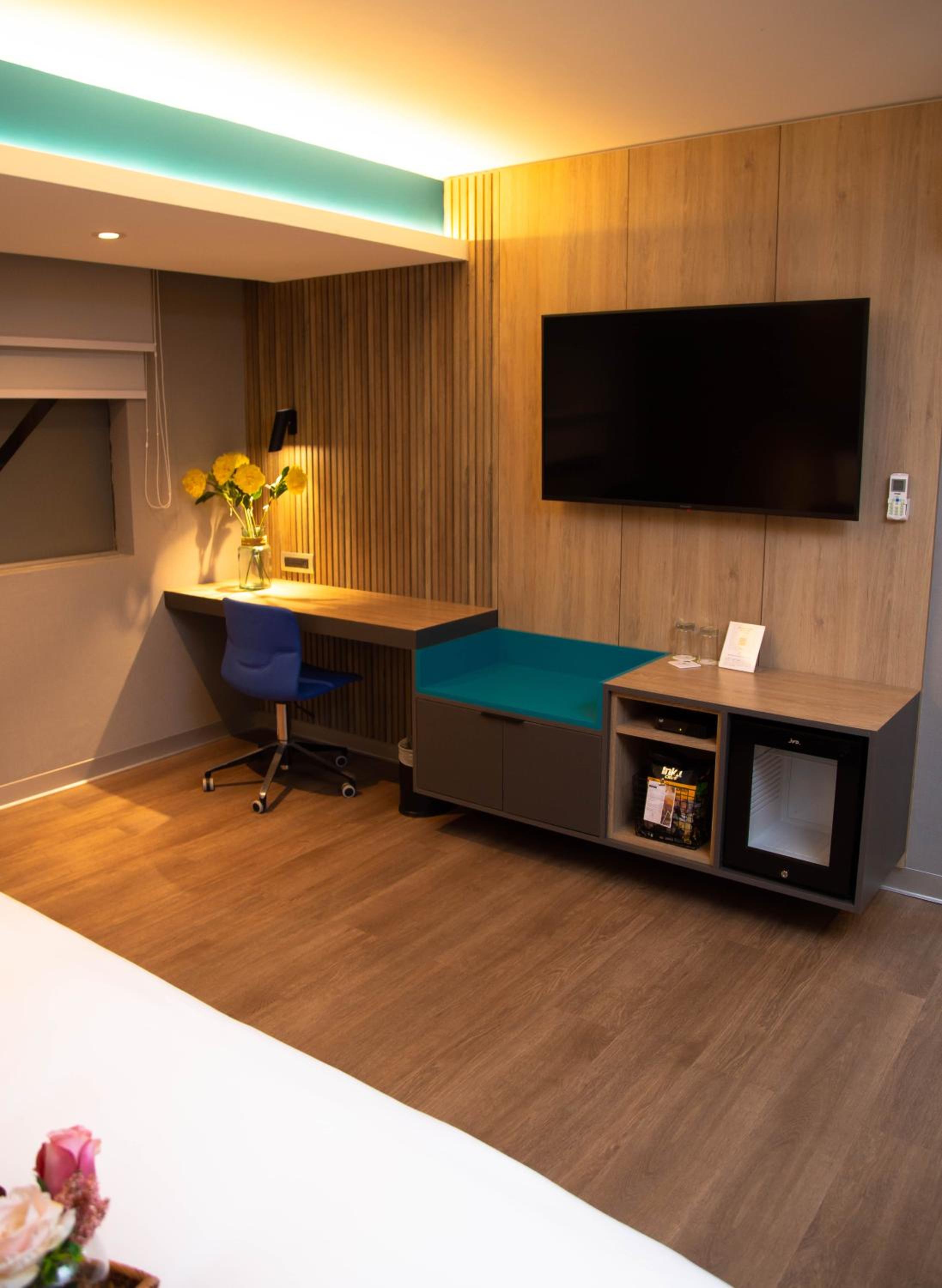 Deluxe Suite with Spa Bath photo 3