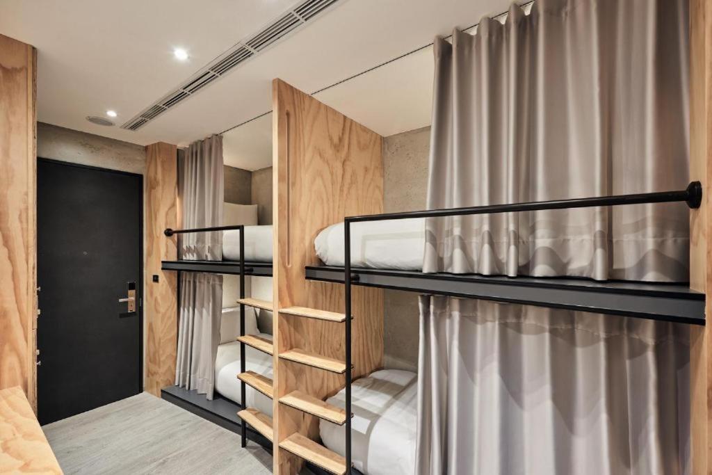 Bed in 4-Bed Mixed Dormitory Room photo 2